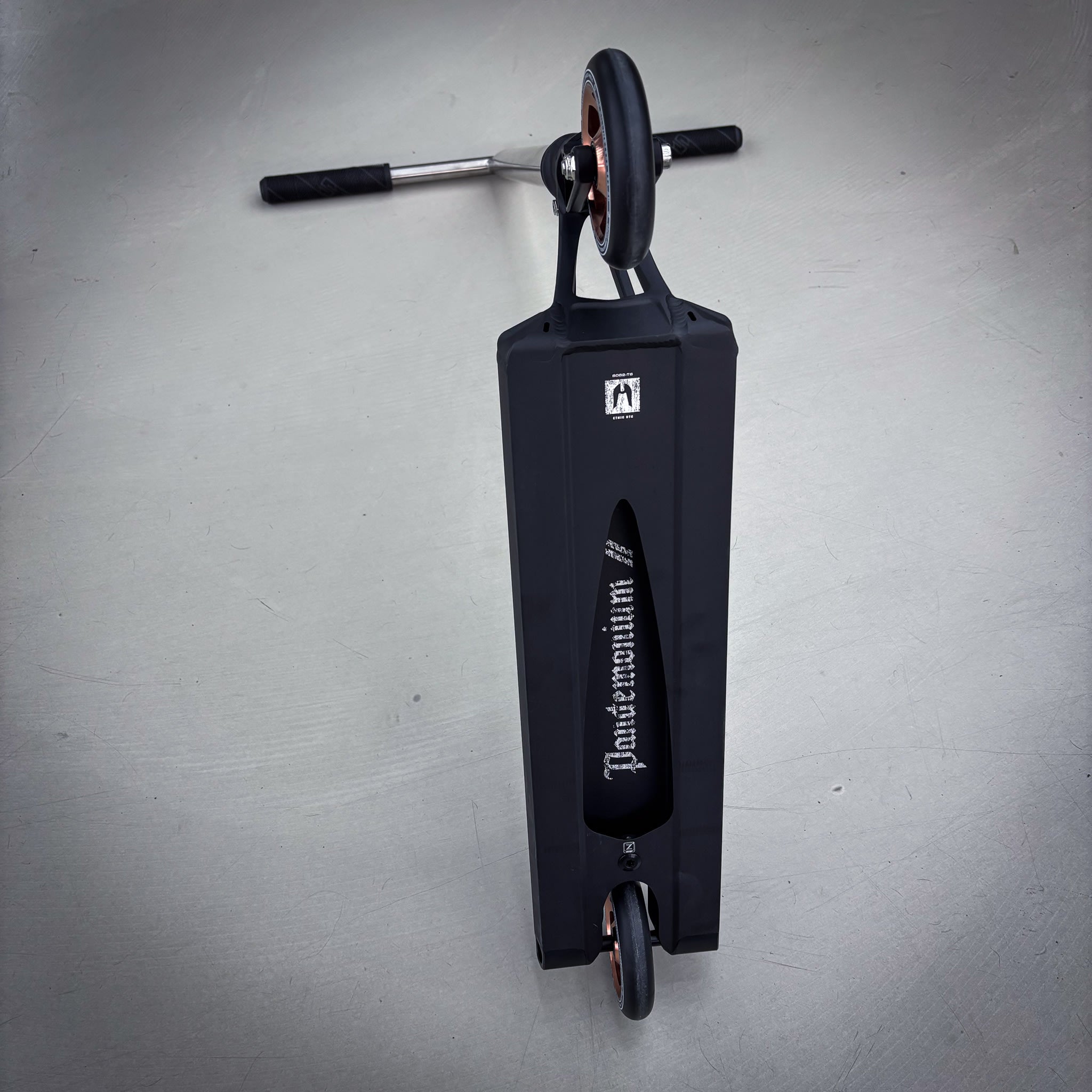 Striker Pandemonium Custom Build - Black/Silver-ScootWorld.de
