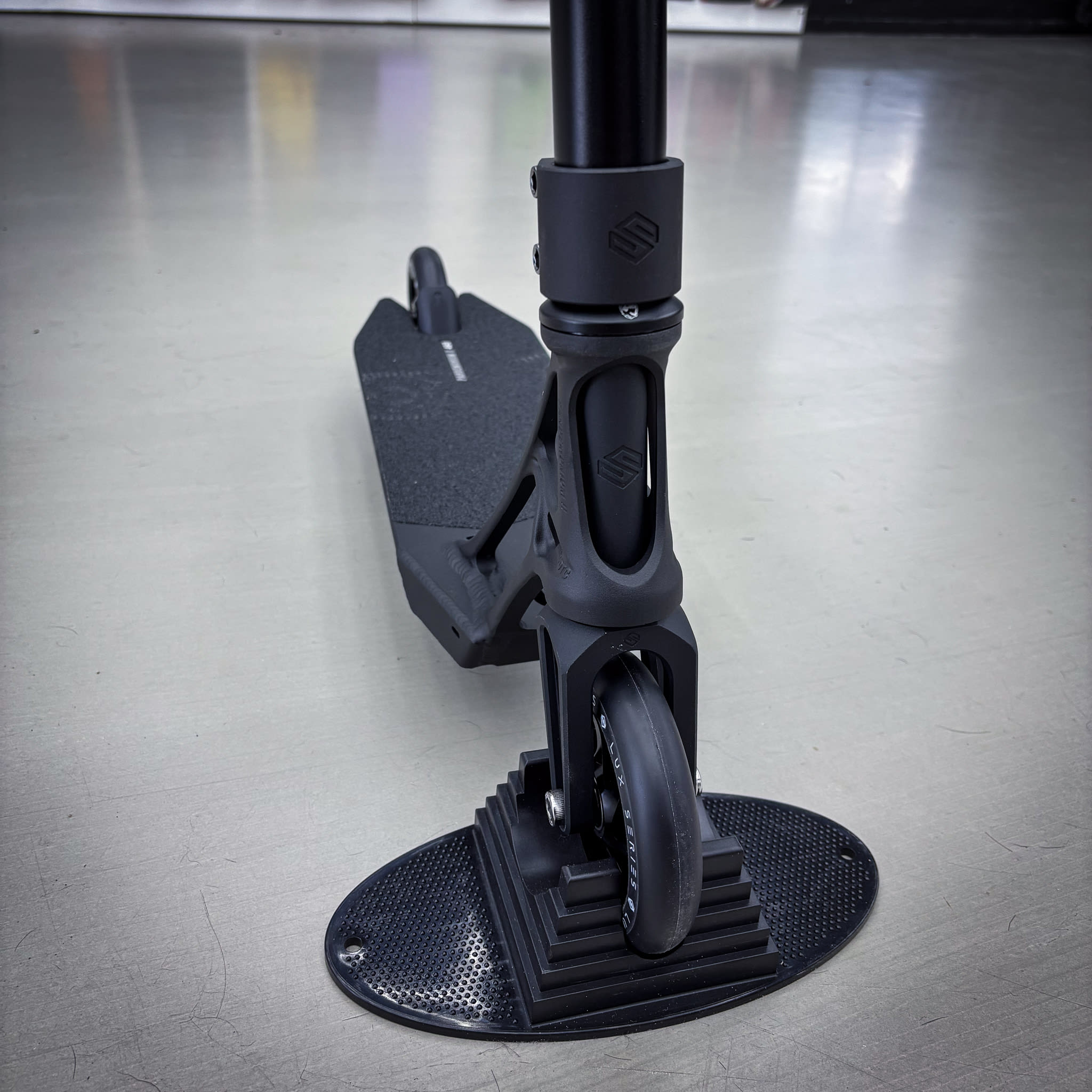 Striker Full Black Custom Build - Black-ScootWorld.de
