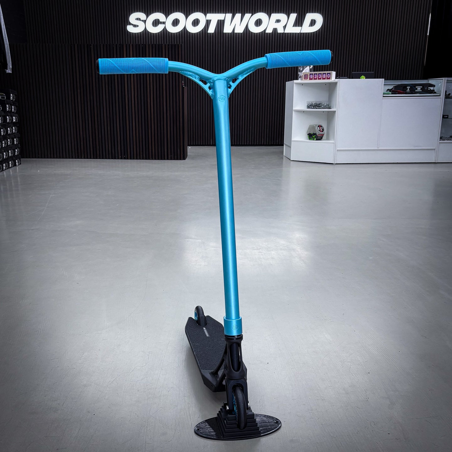 Striker Pande Teal/Black Custom Build - Teal/Black-ScootWorld.de