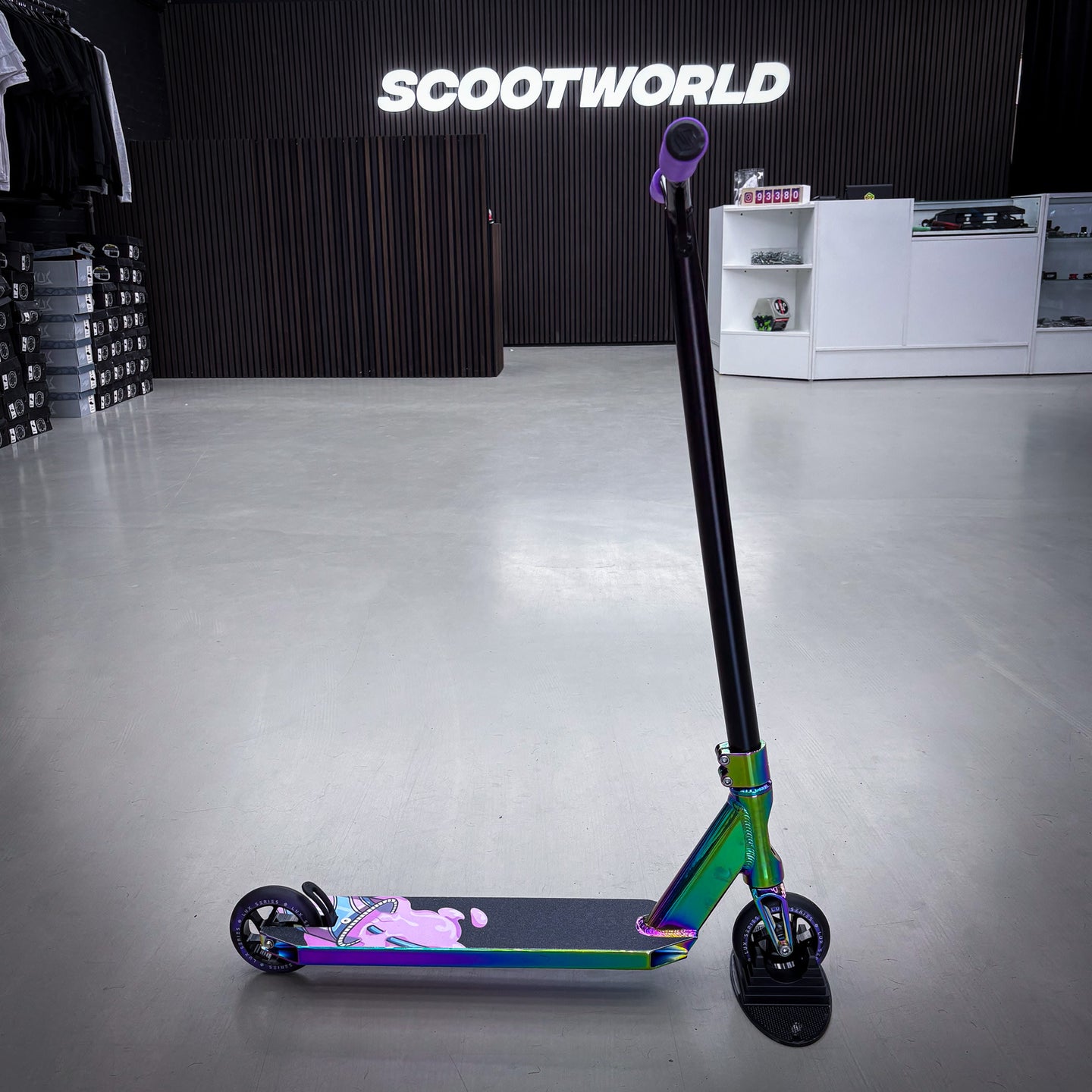 Striker Black/Rainbow Custom Build - Black/Rainbow-ScootWorld.de