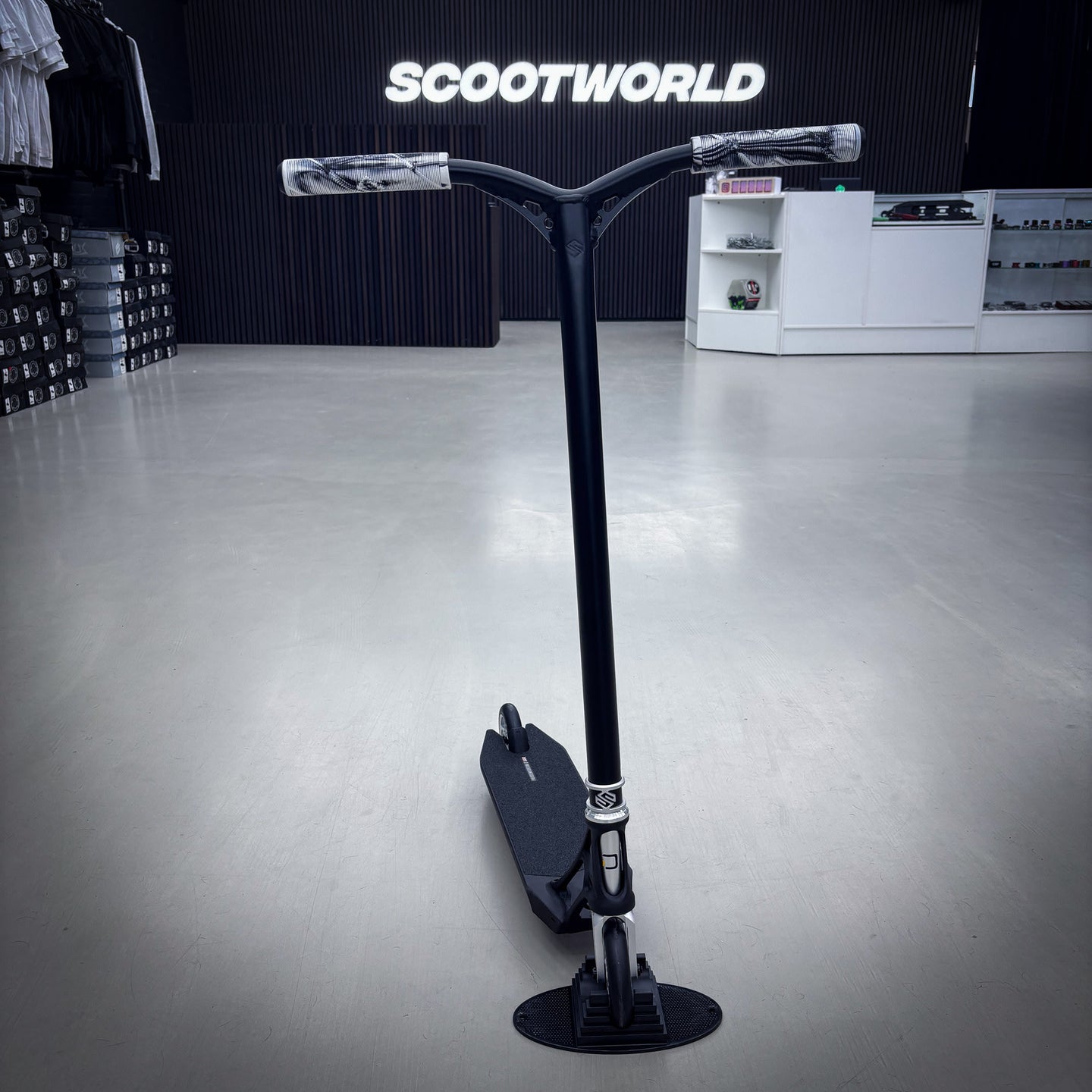 Striker Pande Black/Silver 500mm Custom Build - Schwarz/Silber-ScootWorld.de