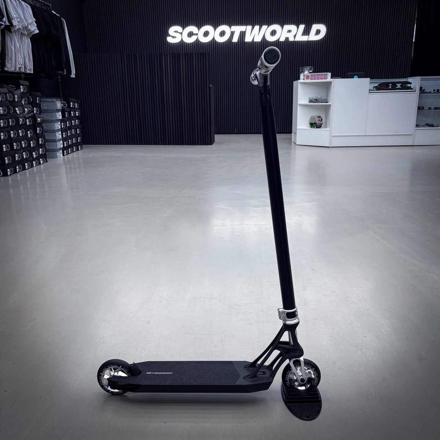Striker Pande Black/Silver 460mm Custom Build - Schwarz/Silber-ScootWorld.de