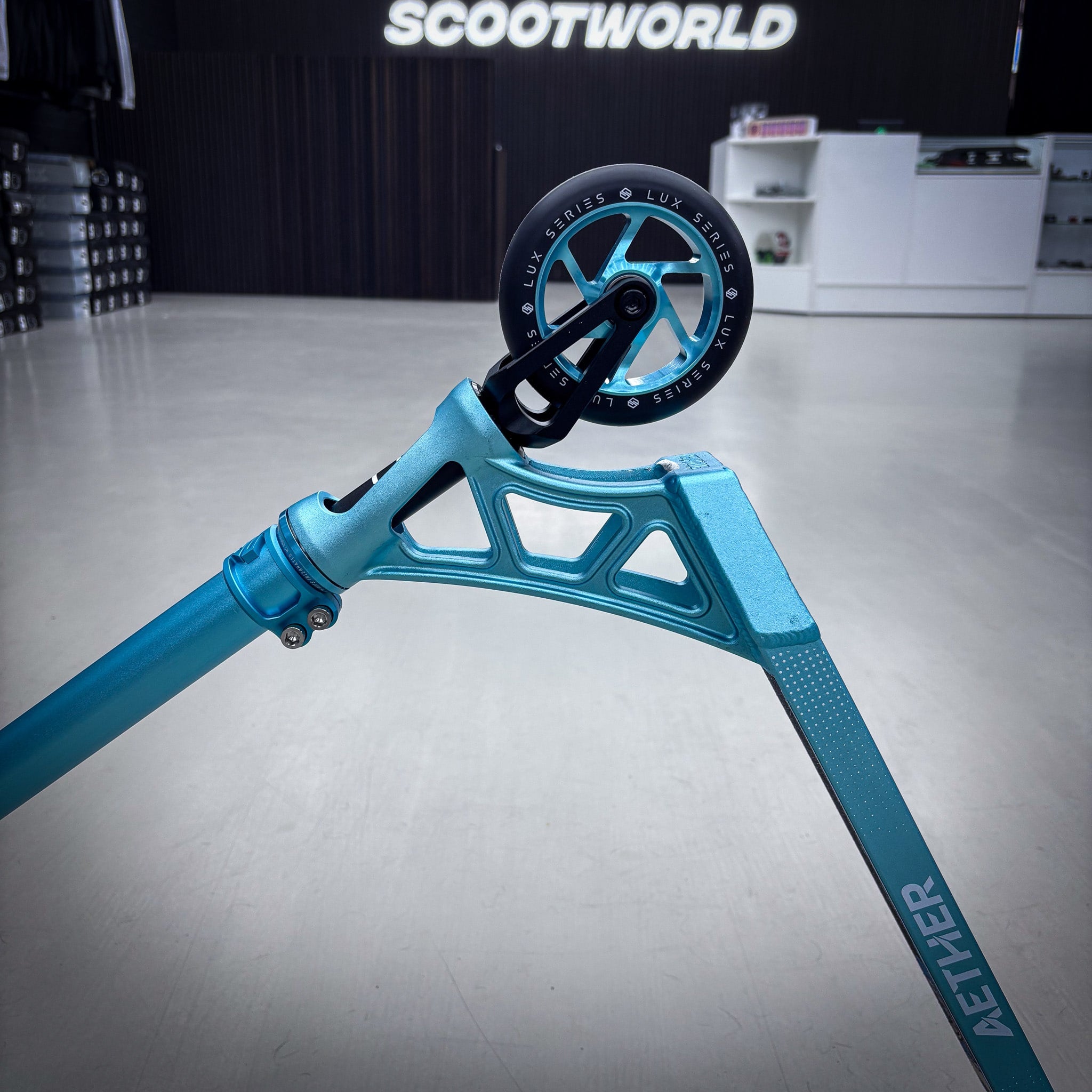 Striker Aether Teal Custom Build - Teal-ScootWorld.de