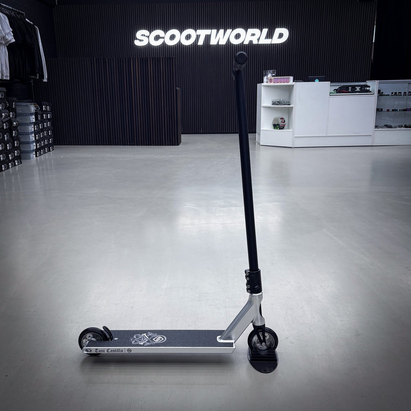Striker Toni Street Black/Silver Custom Build - Black/Silver-ScootWorld.de