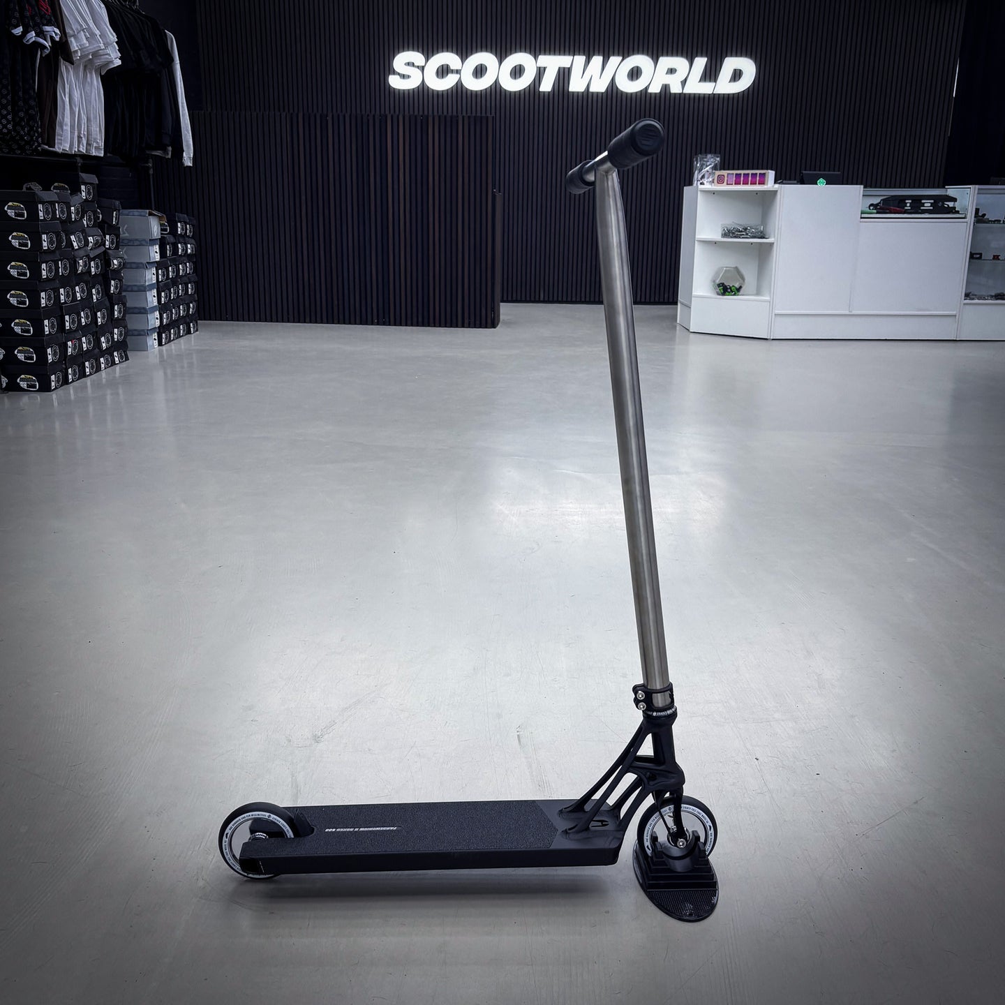 Striker Pandemonium Boxed Custom Build - Schwarz/Silber-ScootWorld.de