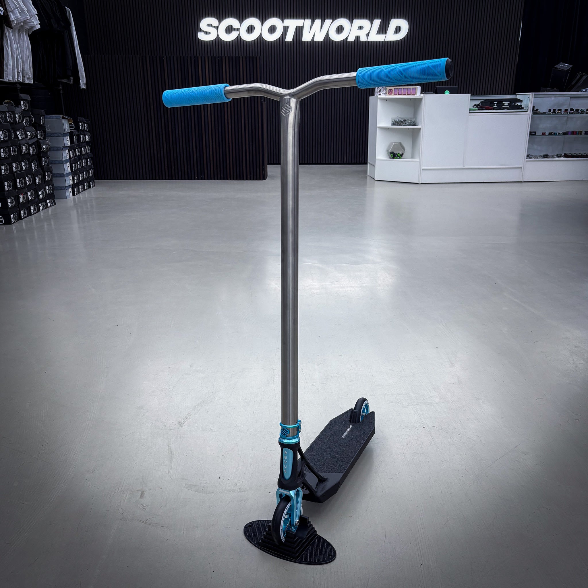 Striker Titan Bend Pande Custom Build - Black/Teal/Silver-ScootWorld.de