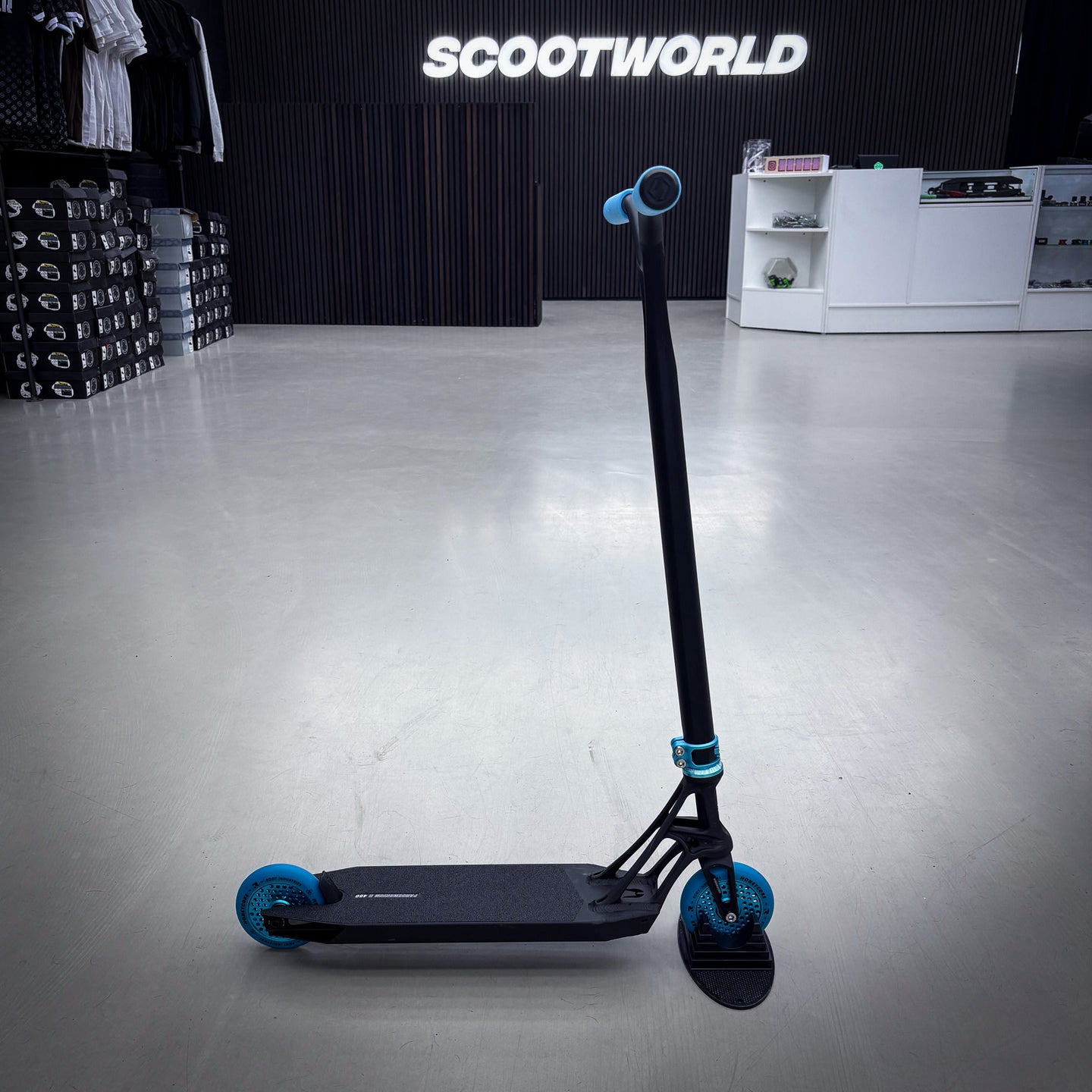 Striker Pande Lightweight 2 Custom Build - Black/Teal-ScootWorld.de