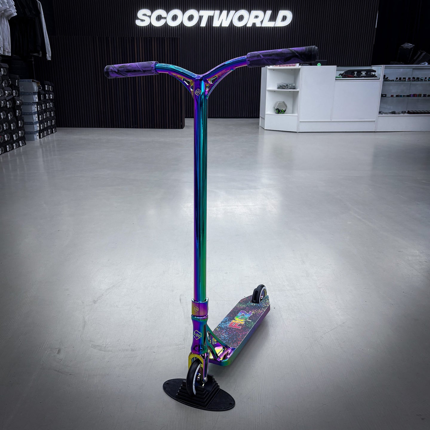Striker Rainbow Custom Build - Regenbogen-ScootWorld.de