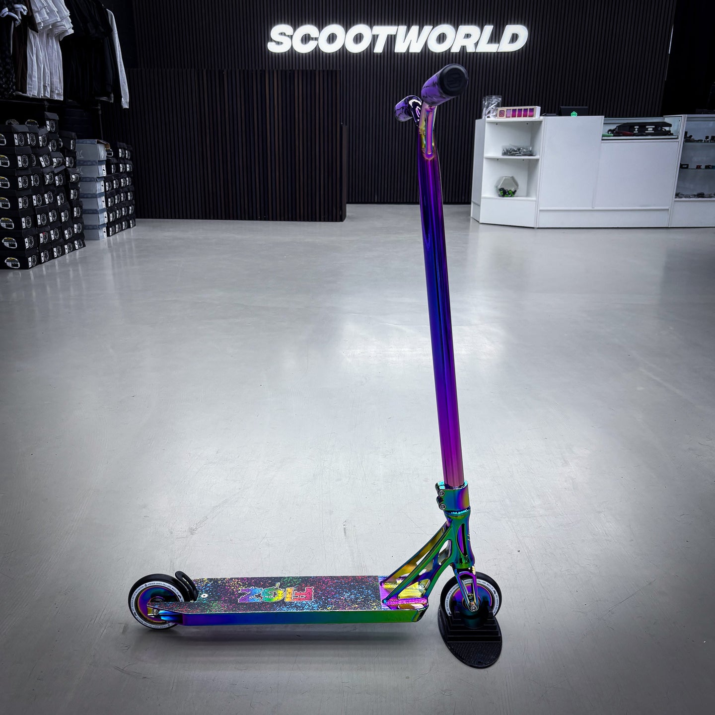 Striker Rainbow Custom Build - Regenbogen-ScootWorld.de