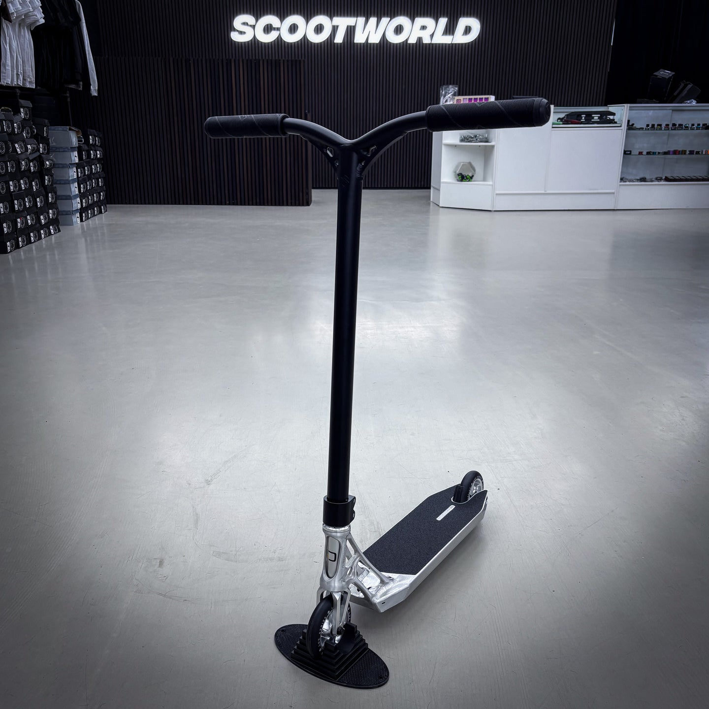 Striker Pande Black/Silver Custom Build - Schwarz/Silber-ScootWorld.de