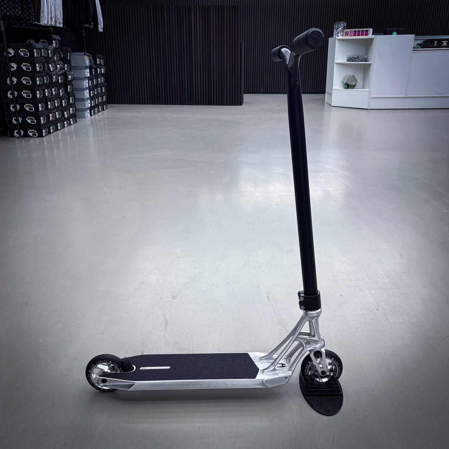 Striker Pande Black/Silver Custom Build - Schwarz/Silber-ScootWorld.de