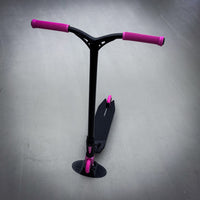 Striker Pande Black/Pink Custom Build - Black/Pink-ScootWorld.de