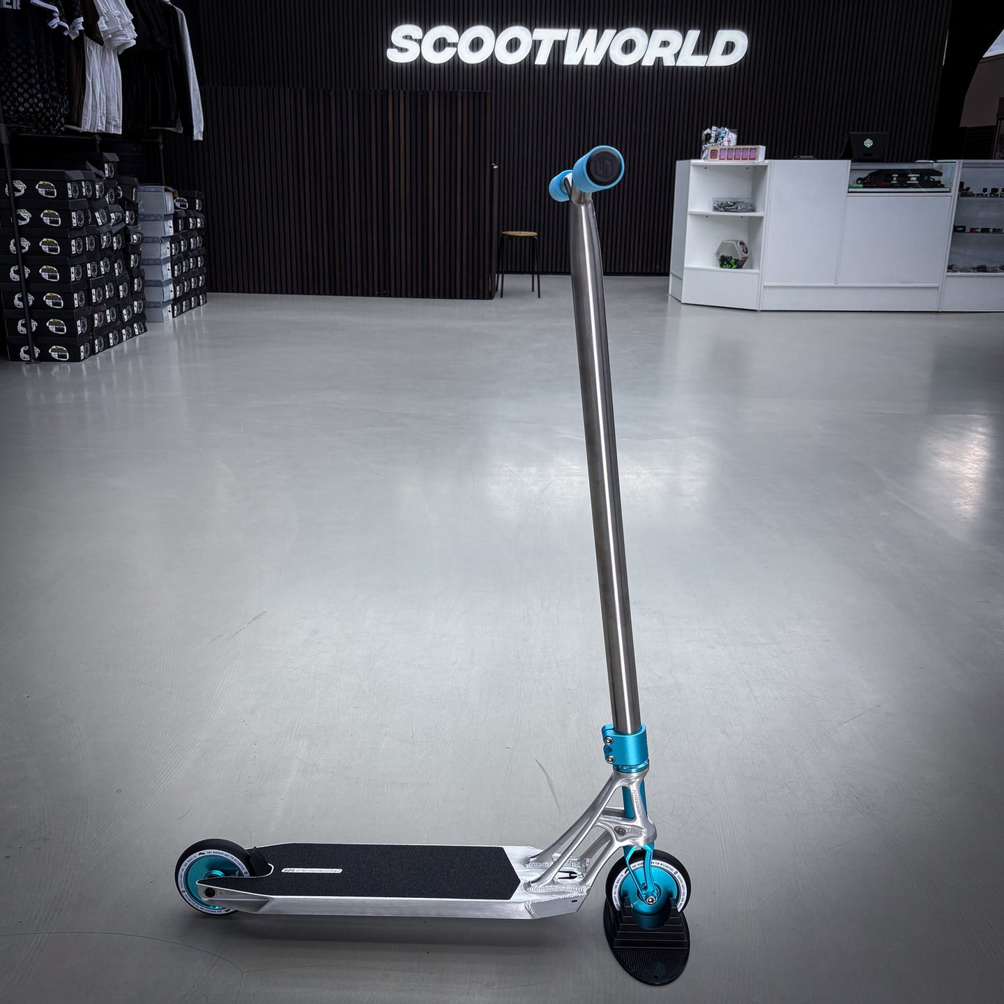 Striker Titan Pande Silver Teal Custom Build - Silver/Teal-ScootWorld.de