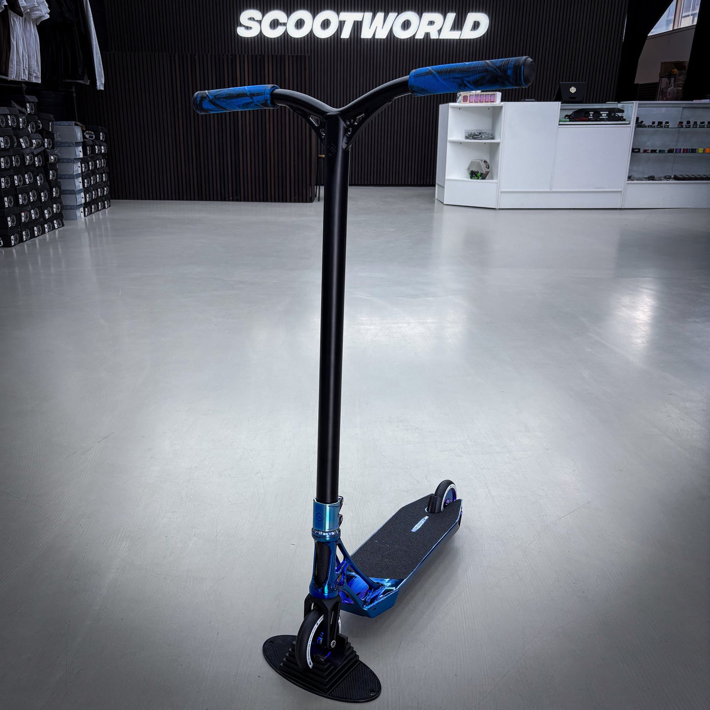 Striker Pande Blue Chrome Custom Build - Blau Chrome-ScootWorld.de