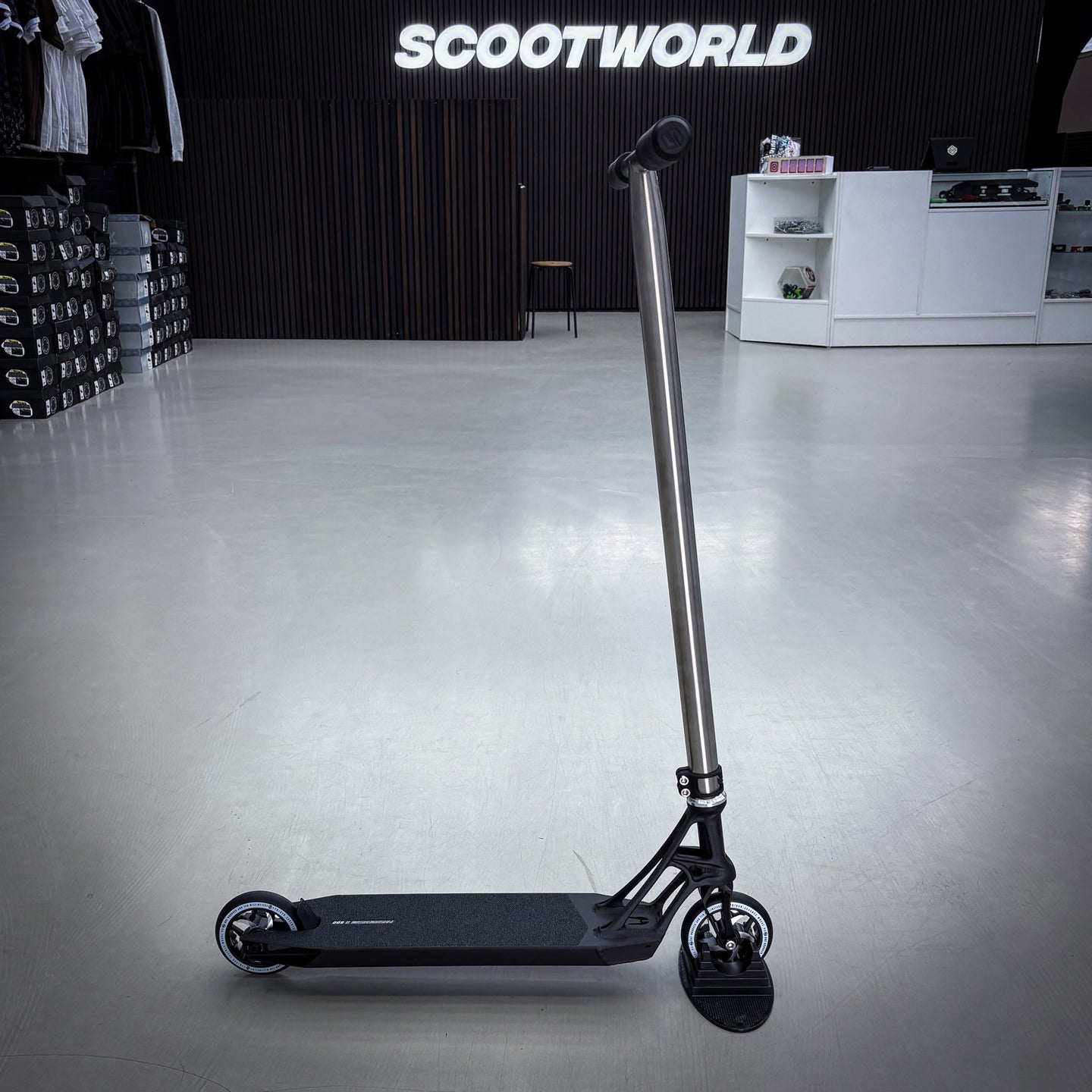Striker Titan Pande Black Silver Custom Build - Schwarz/Silber-ScootWorld.de