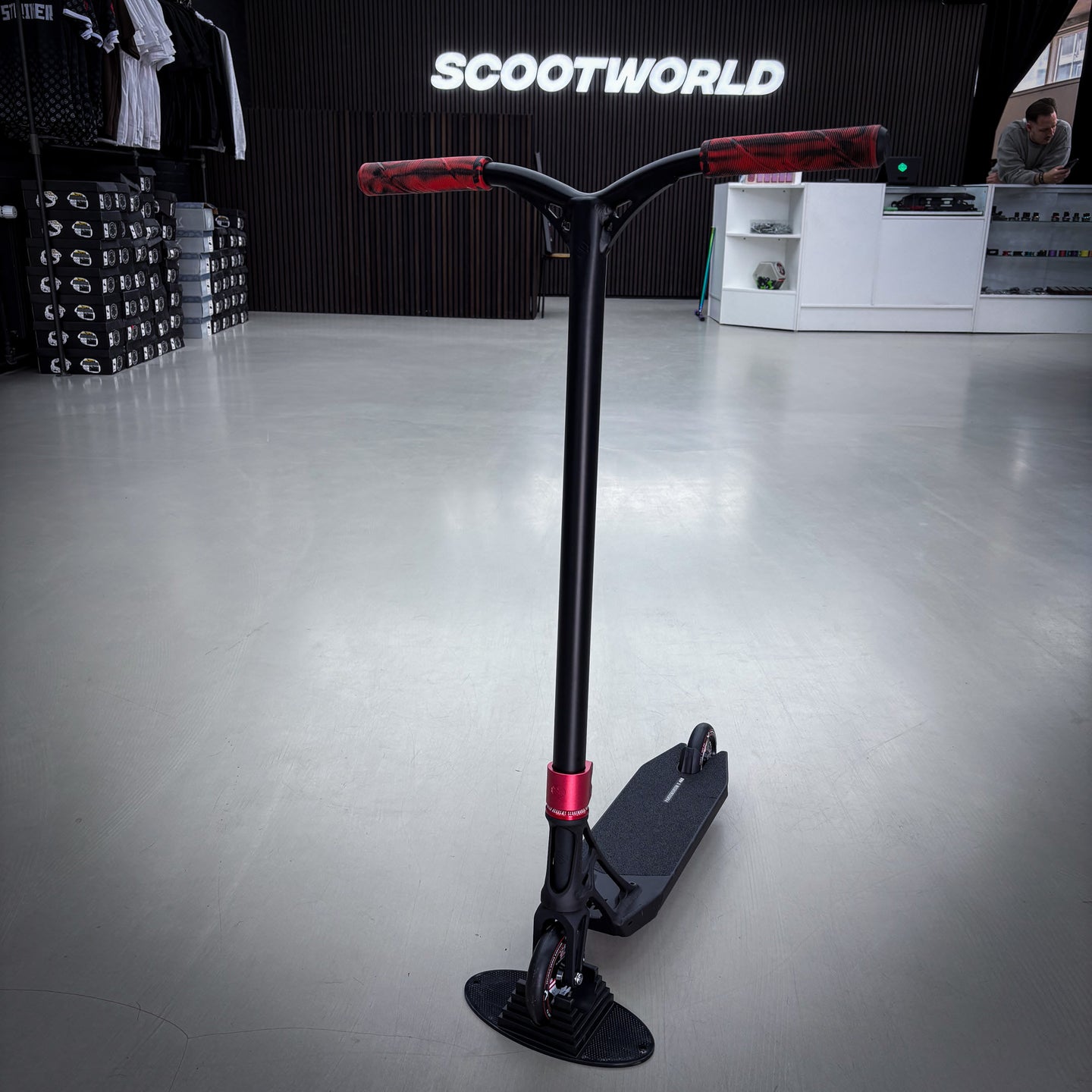 Striker Pande Black/Red Custom Build - Black/Red