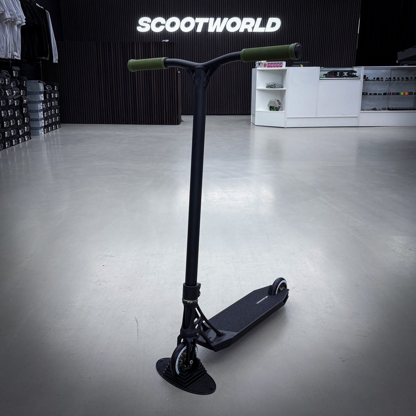 Striker Ethic Pande Black Camo Custom Build - Schwarz/Grün-ScootWorld.de
