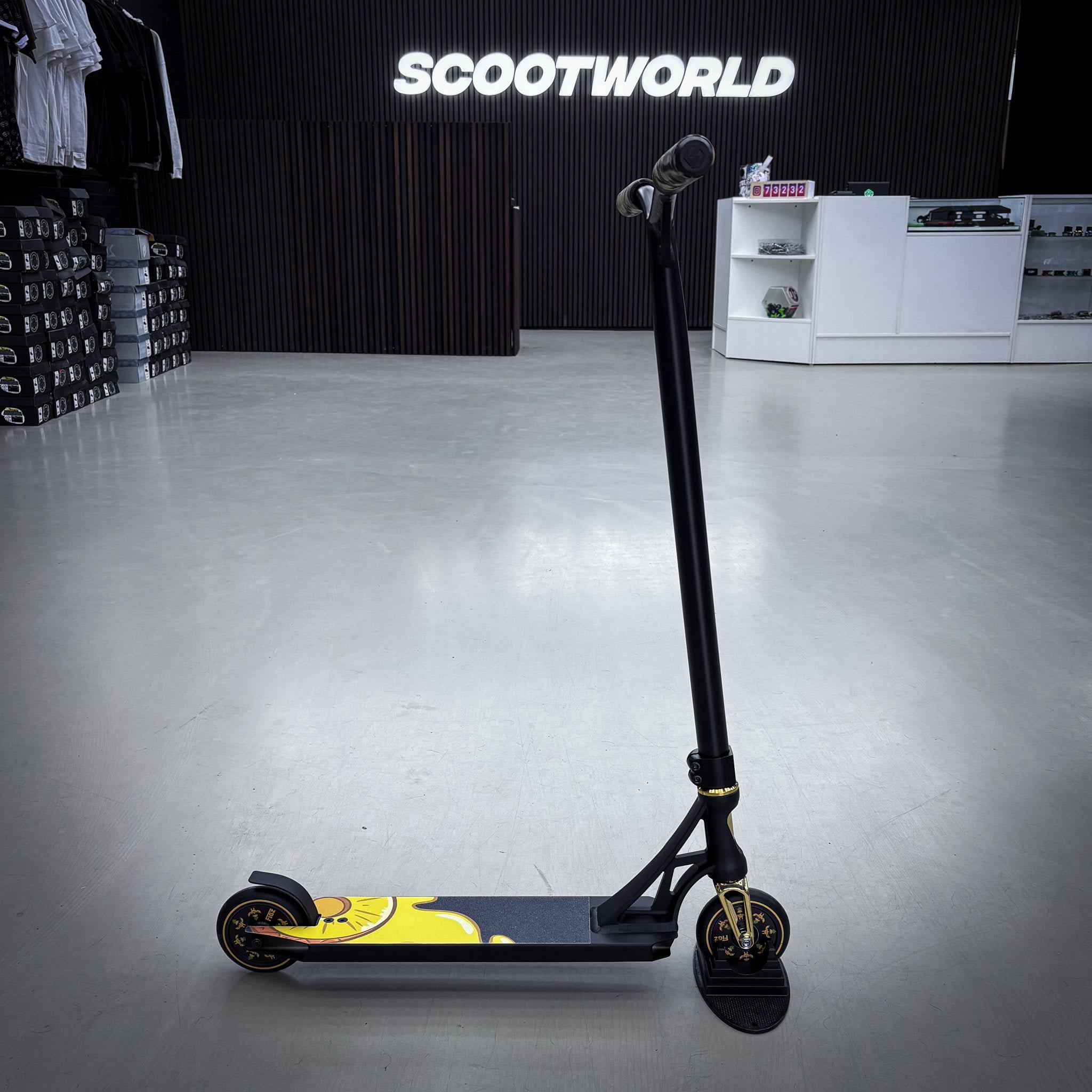 Striker Panda Freestyle Custom Build - Black/Gold/Yellow-ScootWorld.de