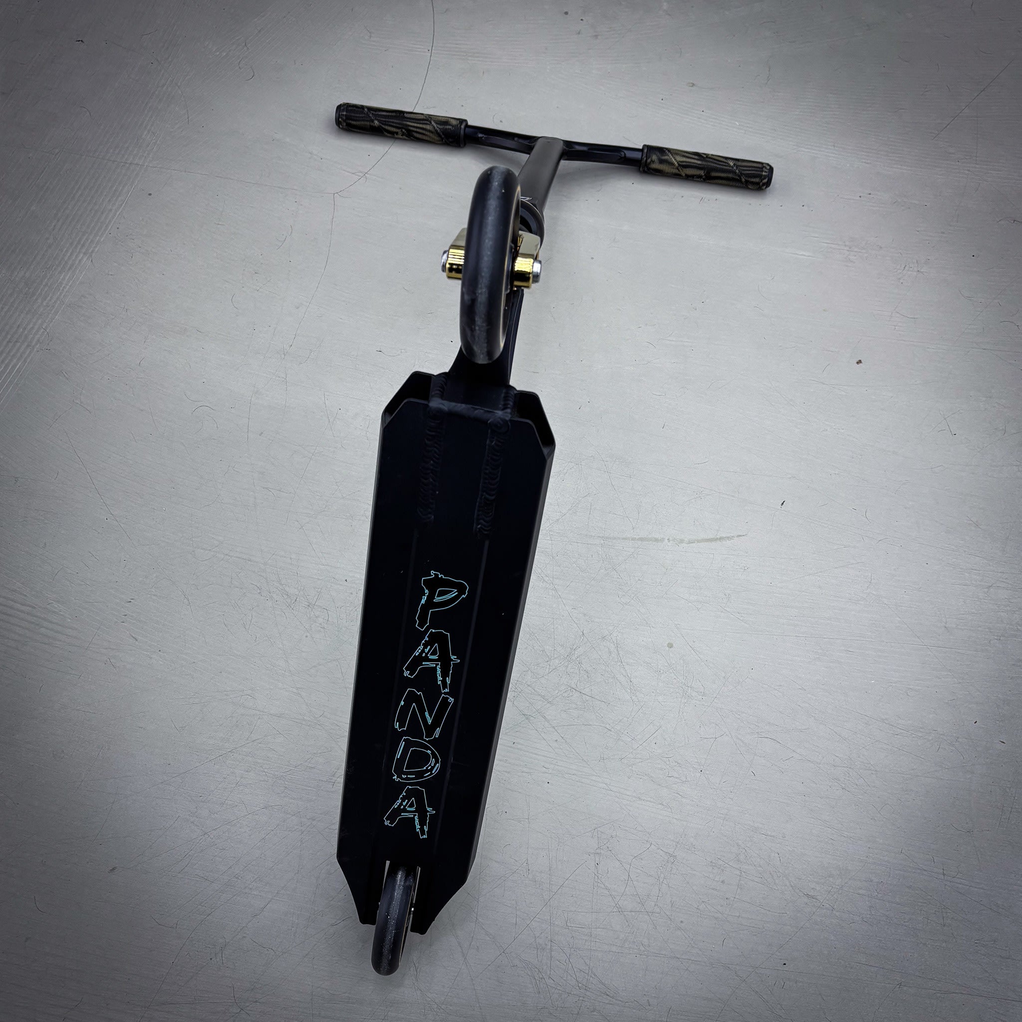 Striker Panda Freestyle Custom Build - Black/Gold/Yellow-ScootWorld.de