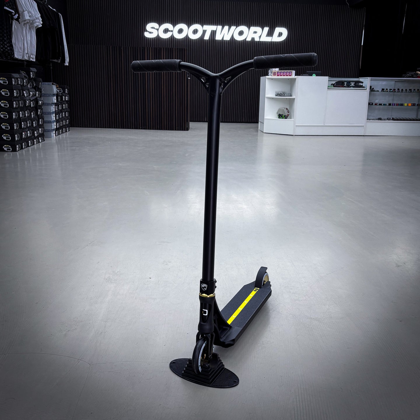 Striker Panda Freestyle Custom Build - Schwarz/Gold-ScootWorld.de