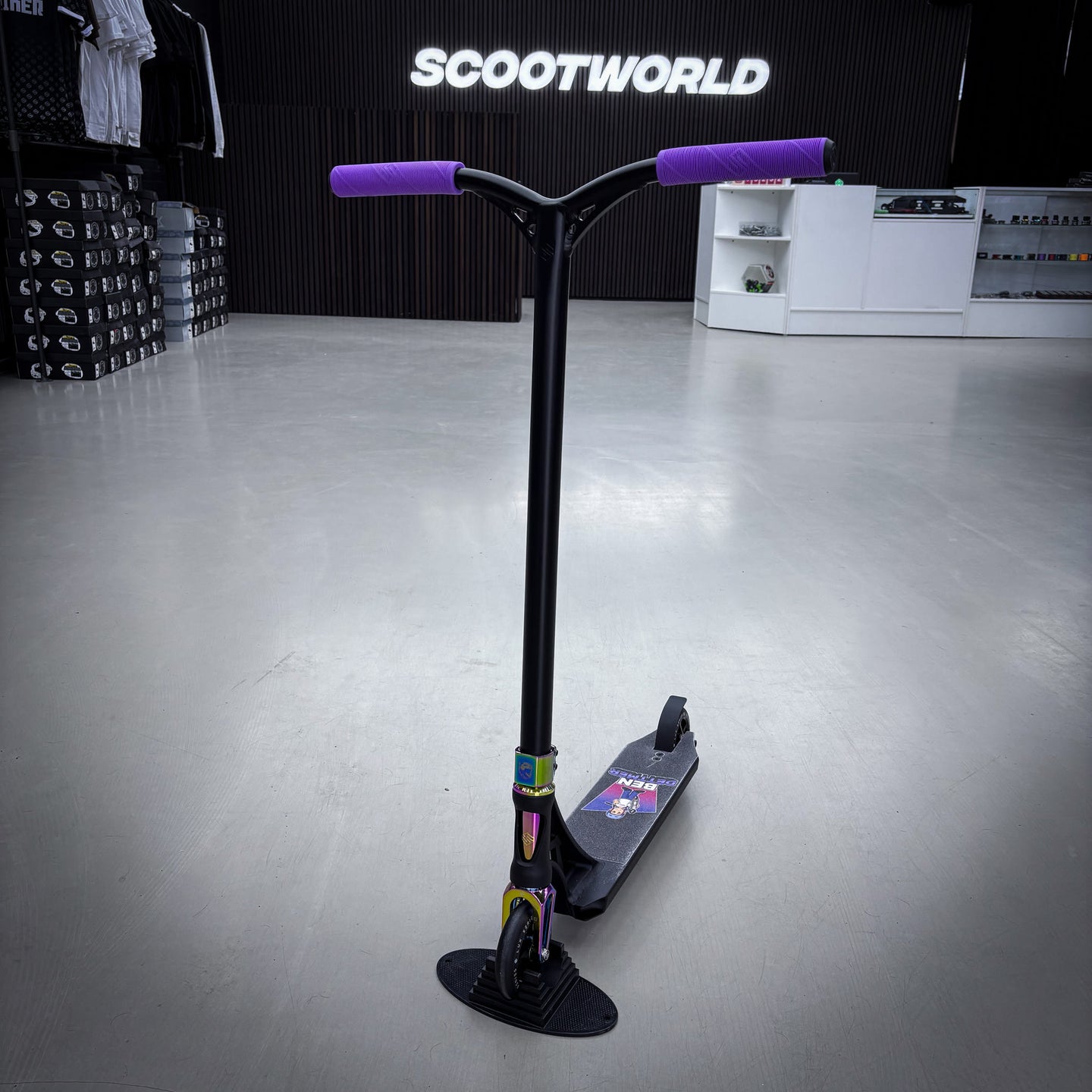 Striker Panda Freestyle Custom Build - Schwarz/Regenbogen-ScootWorld.de