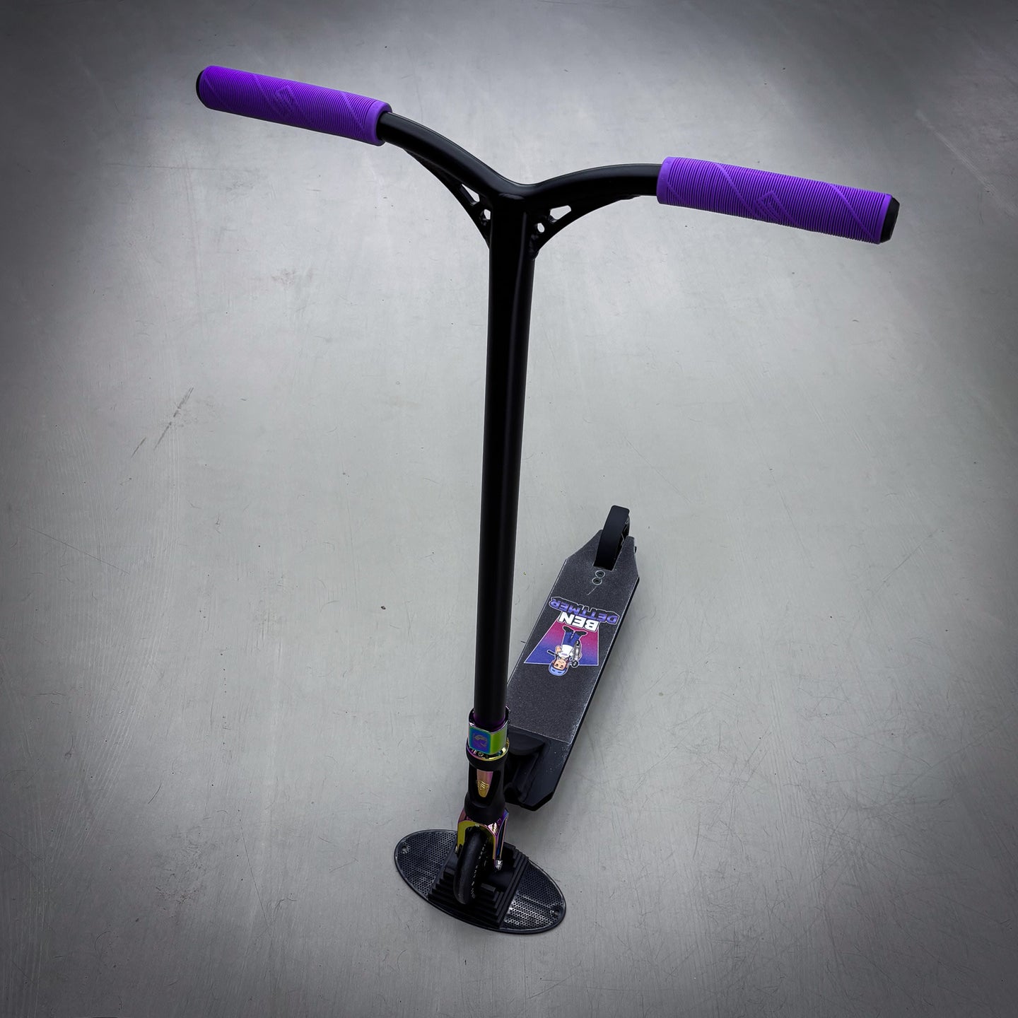 Striker Panda Freestyle Custom Build - Schwarz/Regenbogen-ScootWorld.de