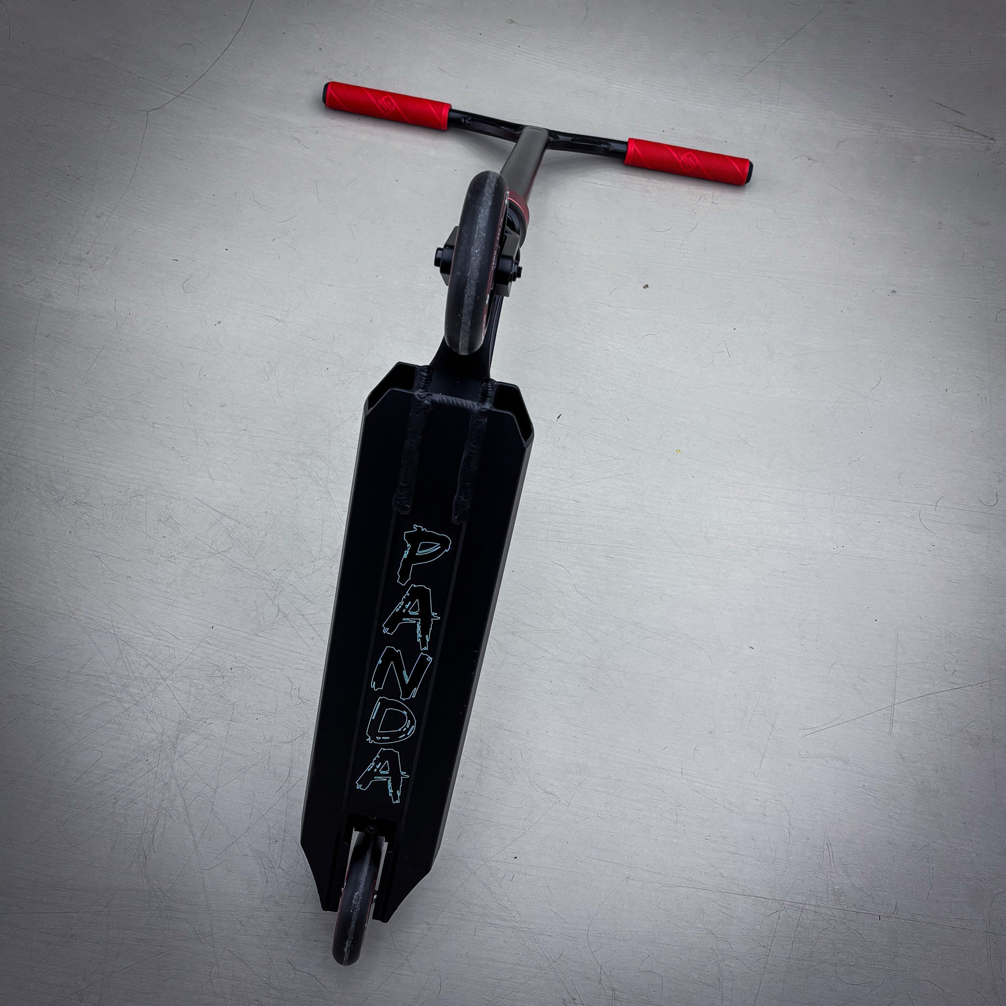 Striker Panda Freestyle Custom Build - Black/Red-ScootWorld.de