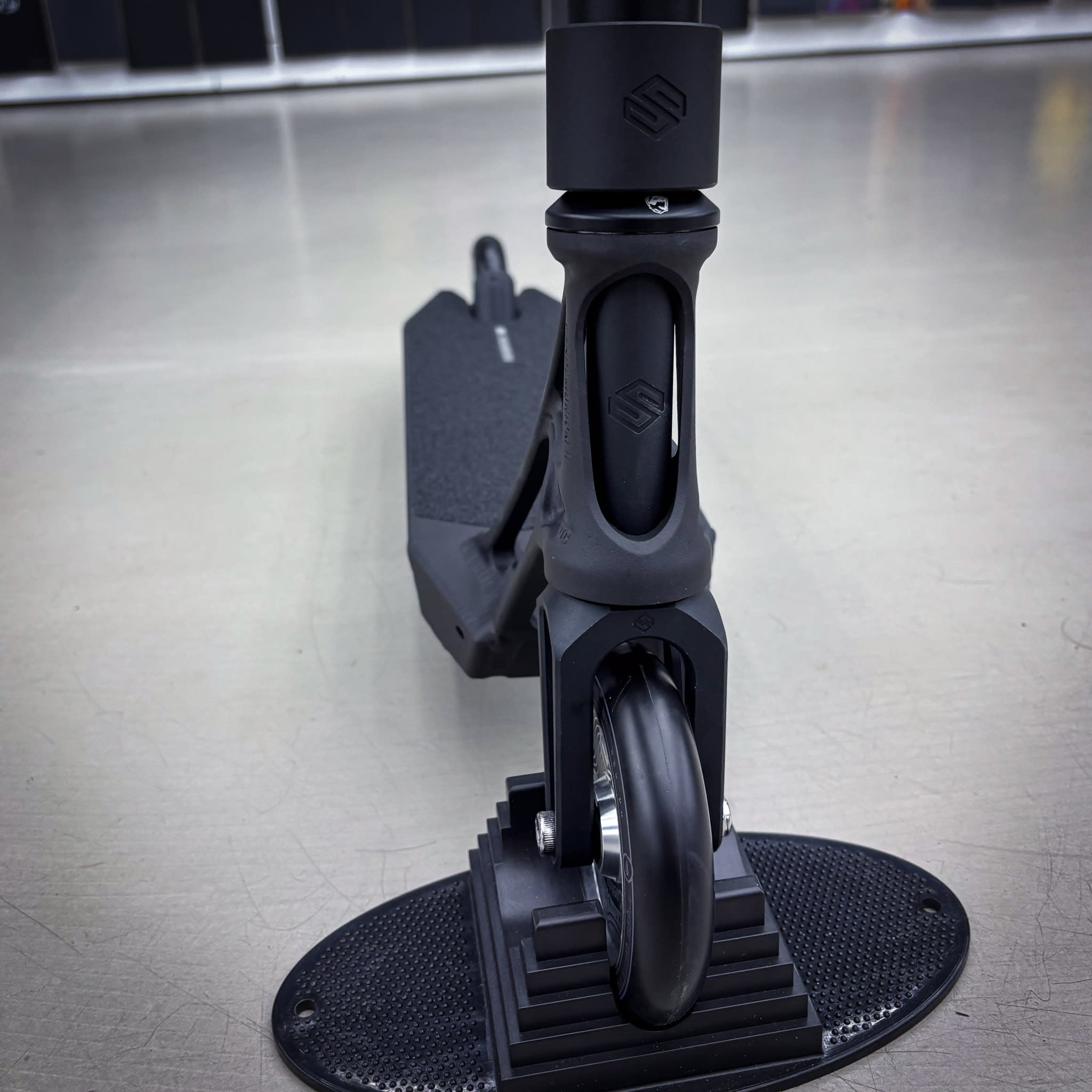 Striker Ethic Pandemonium Custom Build - Black/Blue-ScootWorld.de