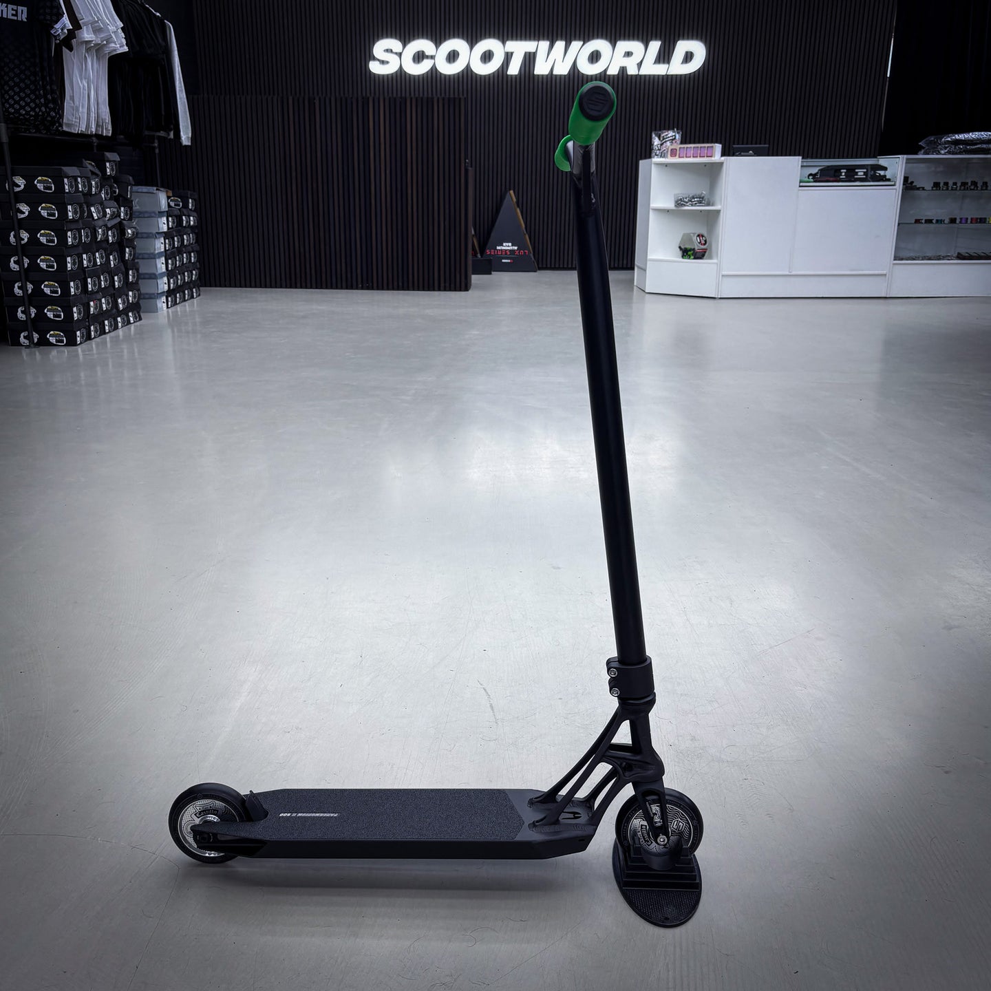 Striker Ethic Pandemonium Custom Build - Black/Green-ScootWorld.de