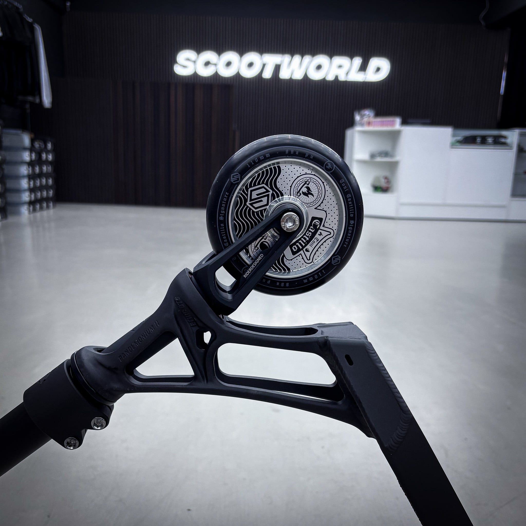 Striker Ethic Pandemonium Custom Build - Black/Green-ScootWorld.de