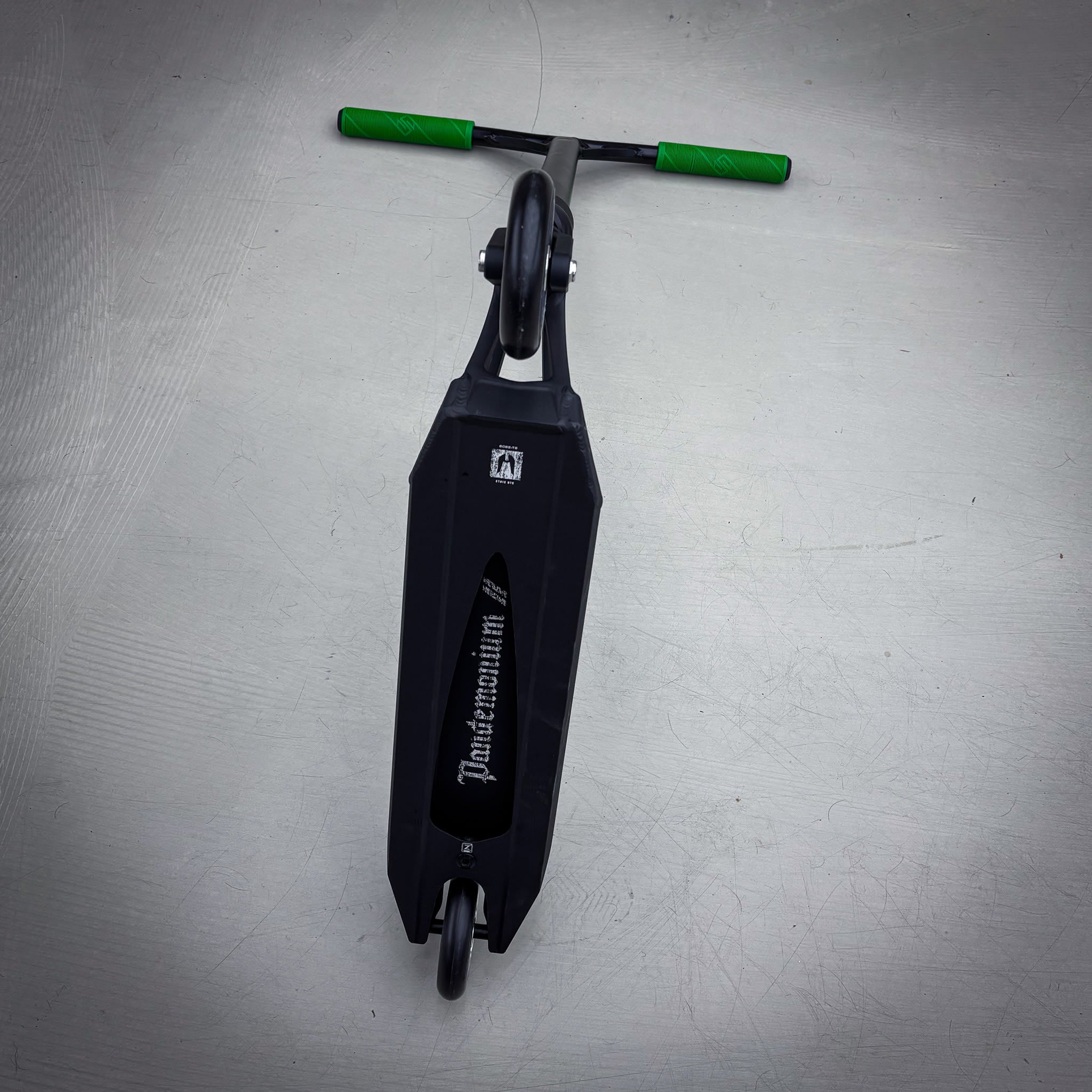 Striker Ethic Pandemonium Custom Build - Black/Green-ScootWorld.de