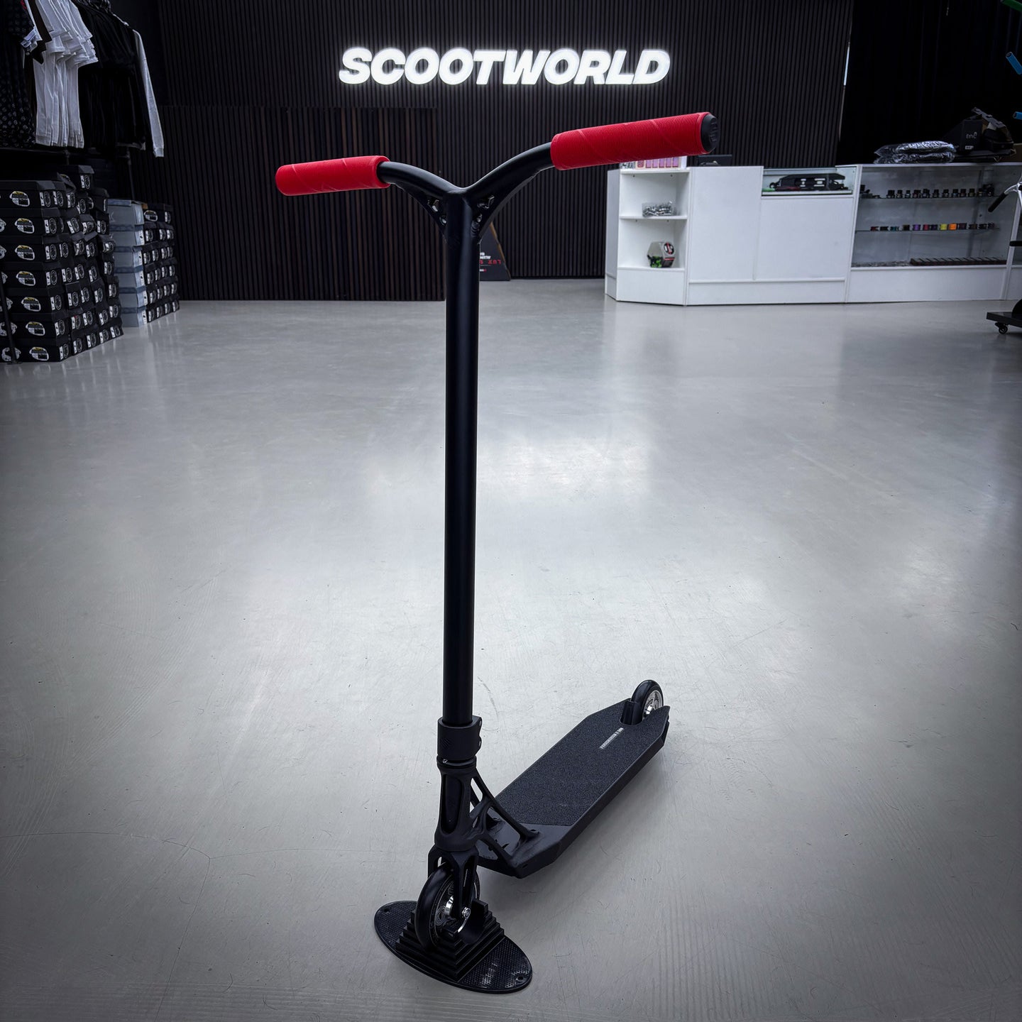 Striker Ethic Pandemonium Custom Build - Black/Red-ScootWorld.de