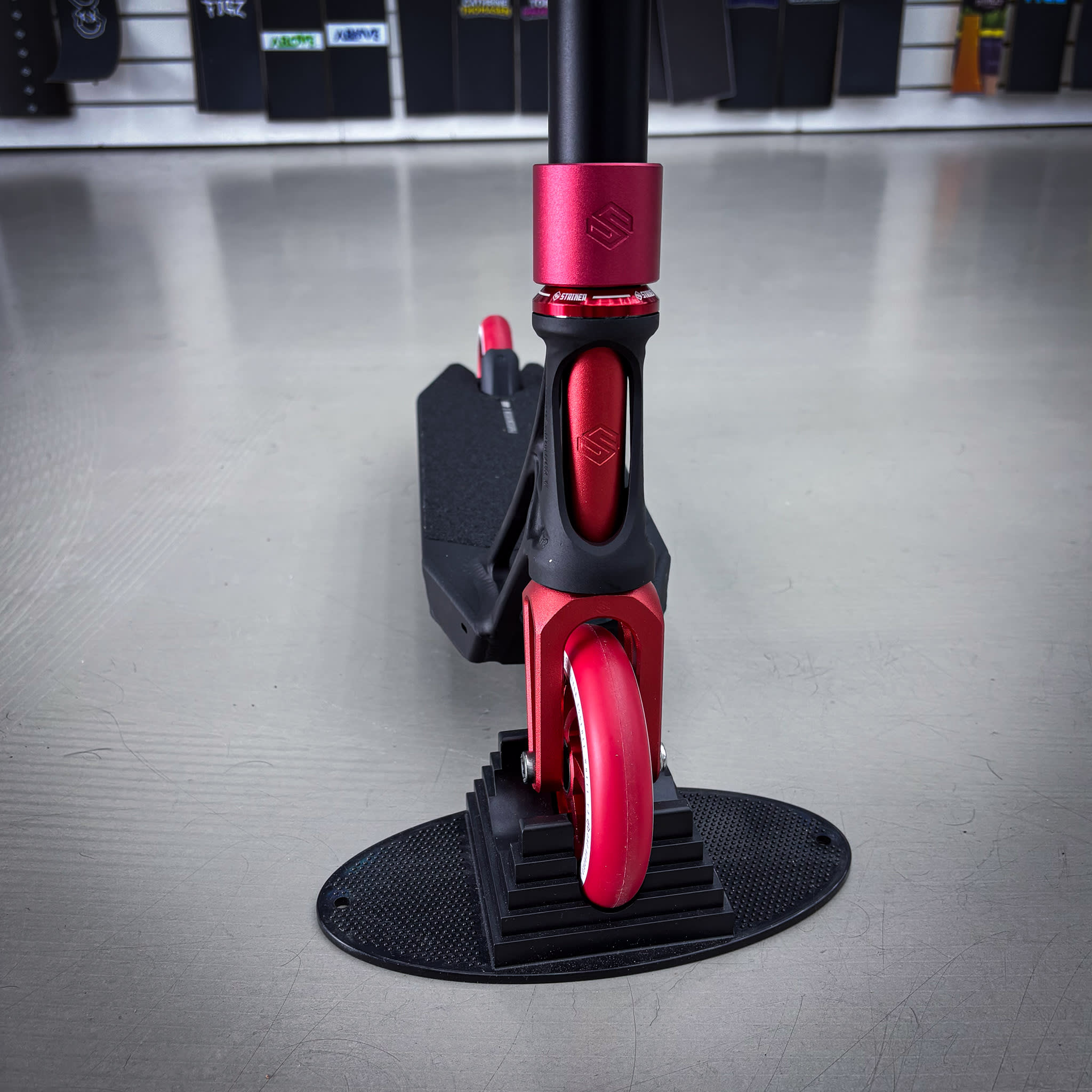 Striker Ethic Pande Custom Build - Schwarz/Rot-ScootWorld.de