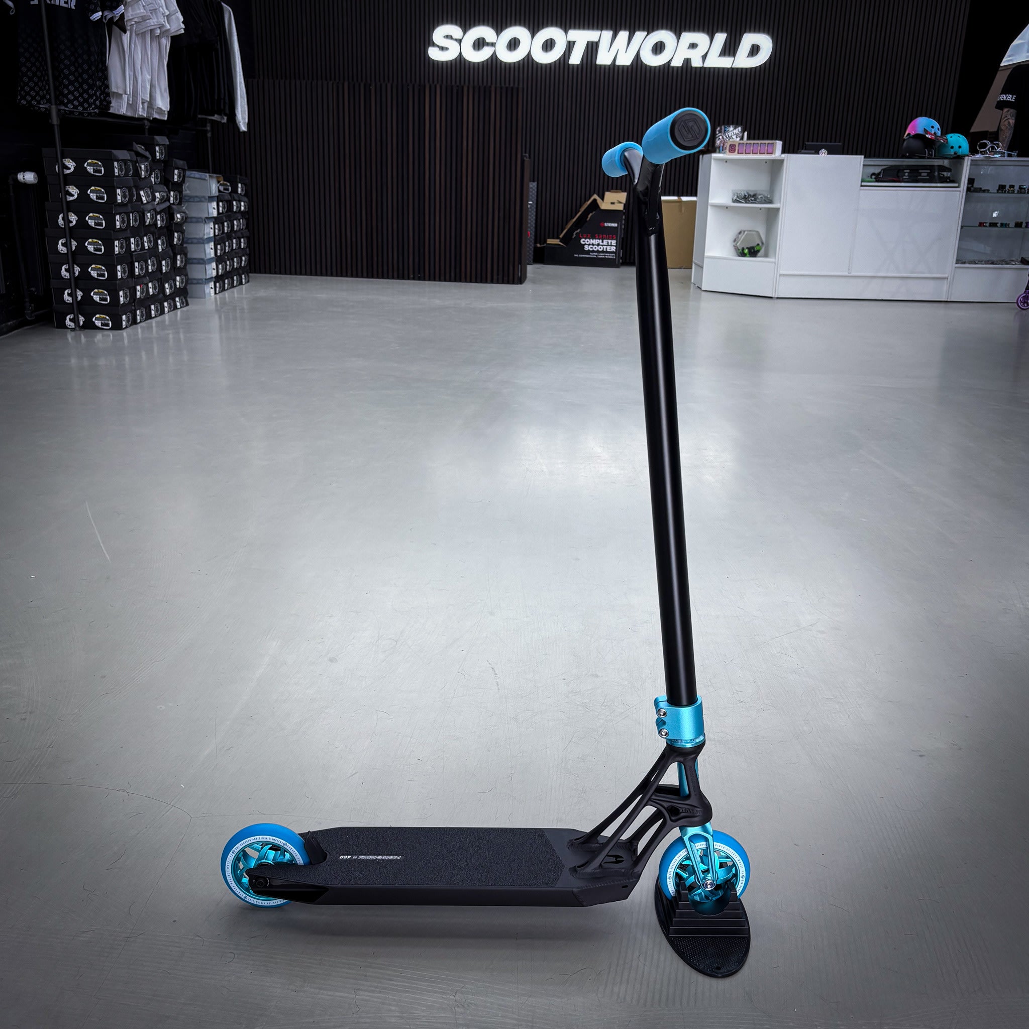 Striker Ethic Pande Custom Build - Schwarz/Türkis-ScootWorld.de