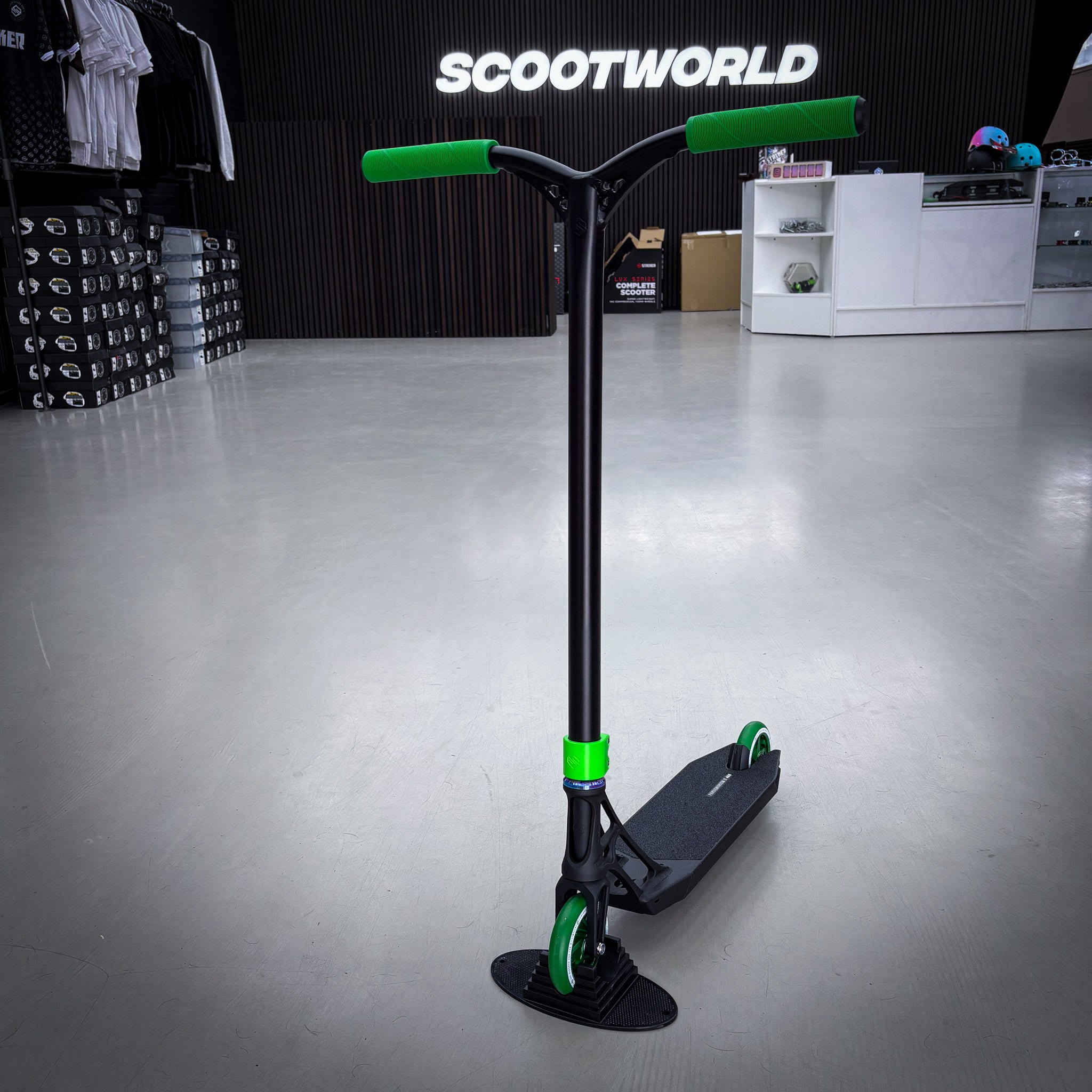 Striker Ethic Pande Custom Build - Schwarz/Grün-ScootWorld.de