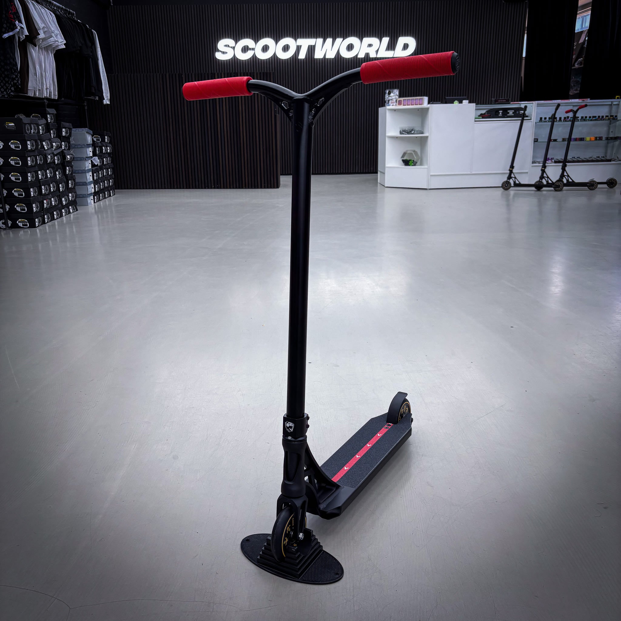 Striker Panda Custom Build - Black/Red-ScootWorld.de