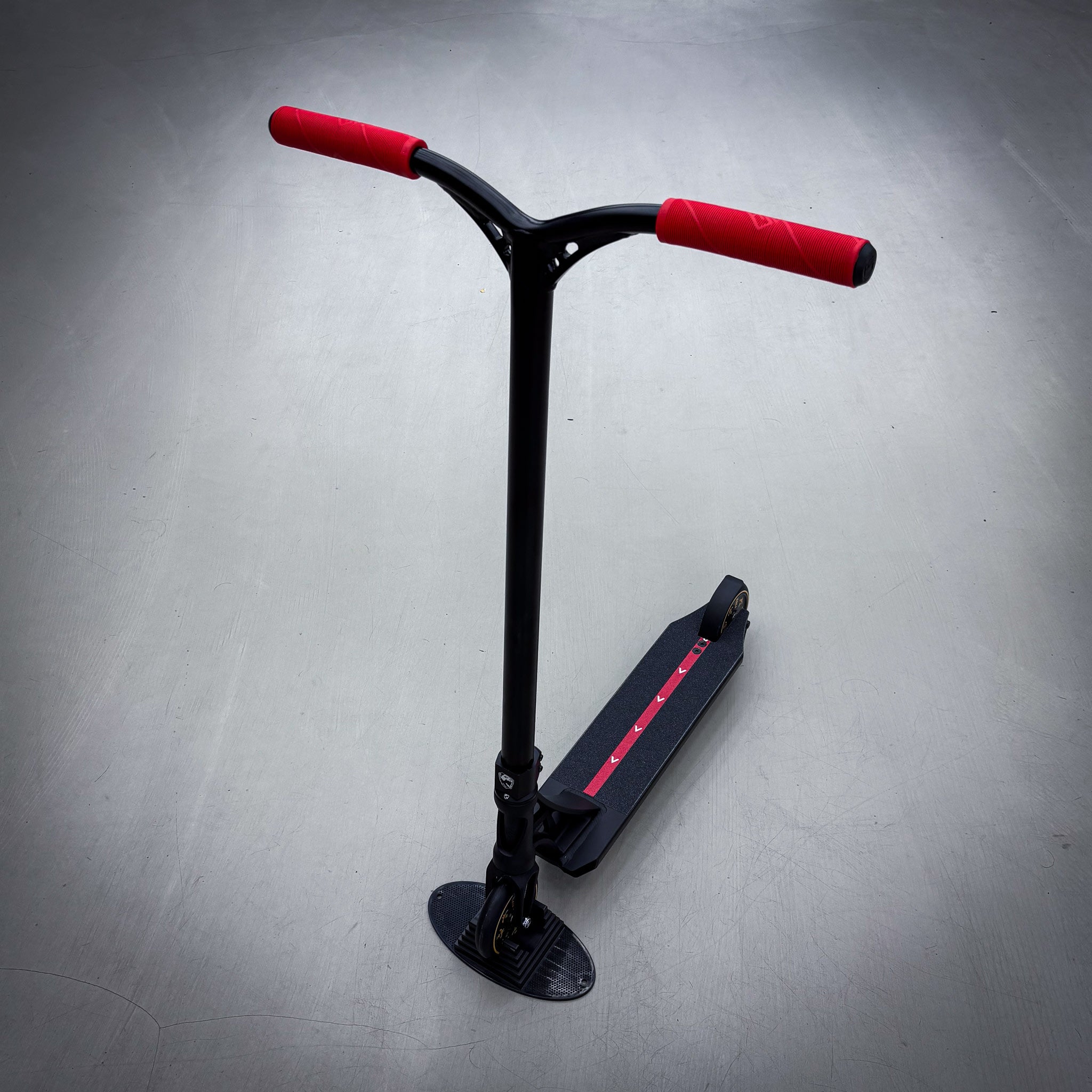 Striker Panda Custom Build - Black/Red-ScootWorld.de