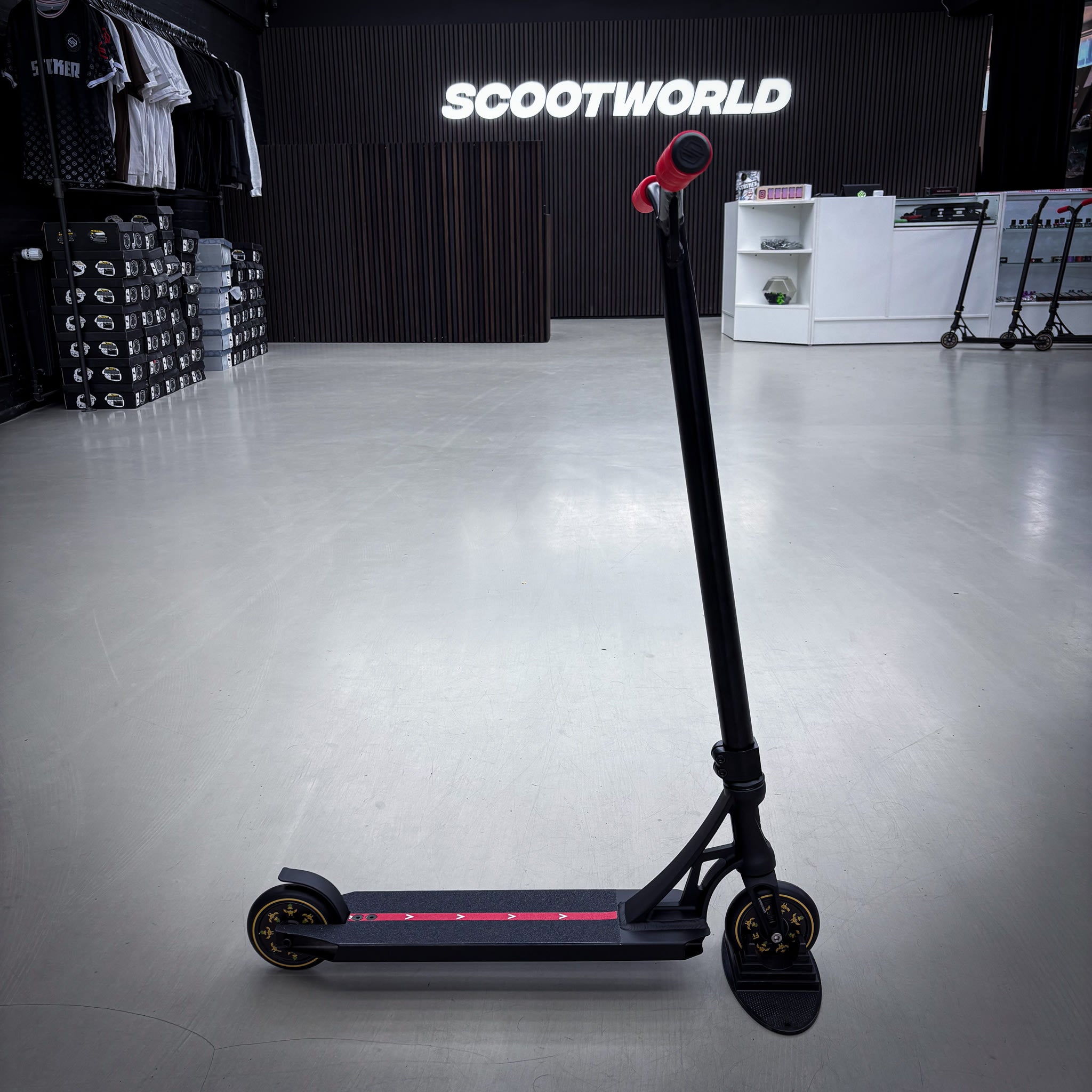 Striker Panda Custom Build - Black/Red-ScootWorld.de