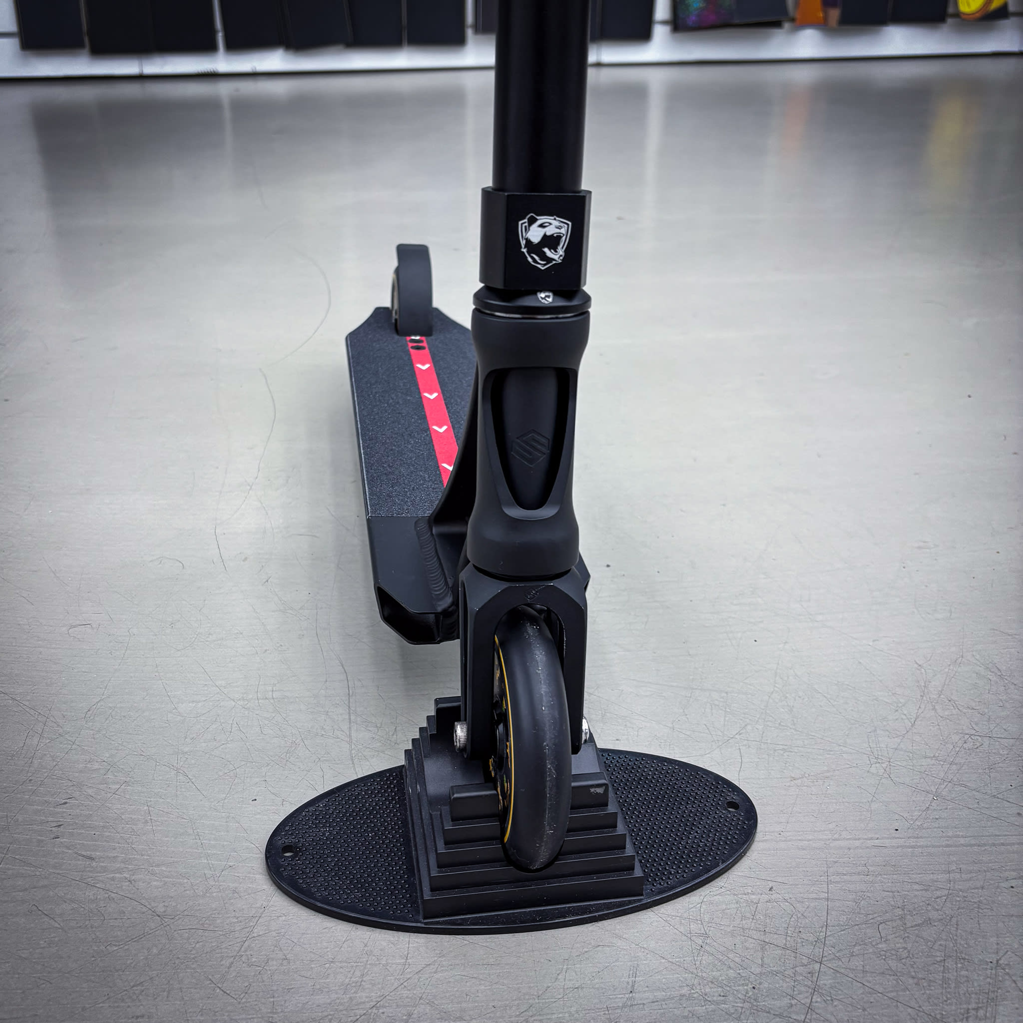 Striker Panda Custom Build - Black/Red-ScootWorld.de