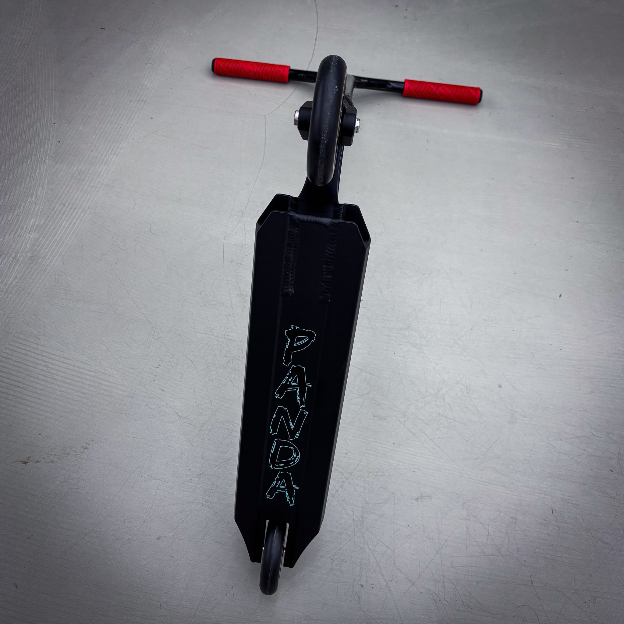 Striker Panda Custom Build - Black/Red-ScootWorld.de