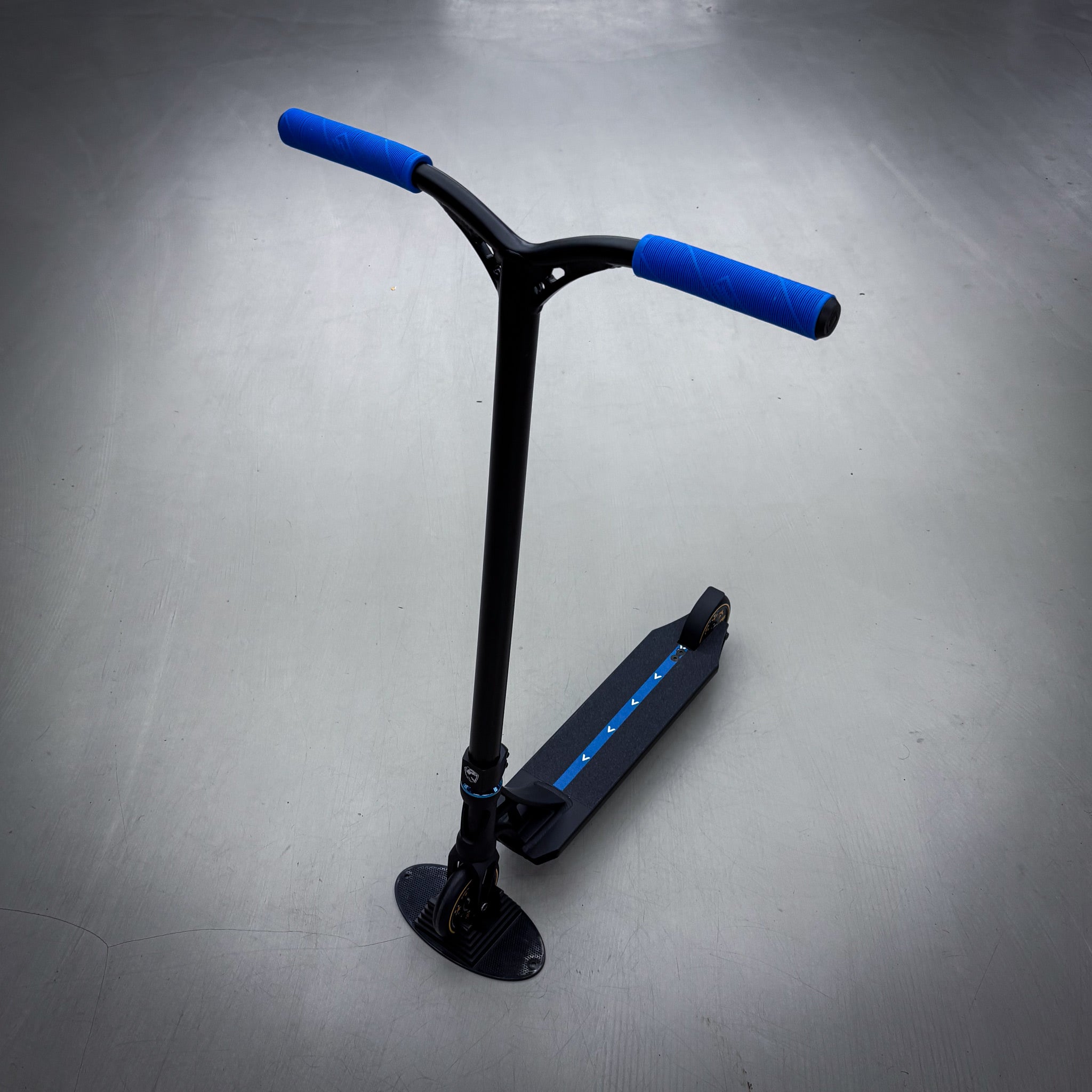 Striker Panda Custom Build - Schwarz/Blau-ScootWorld.de