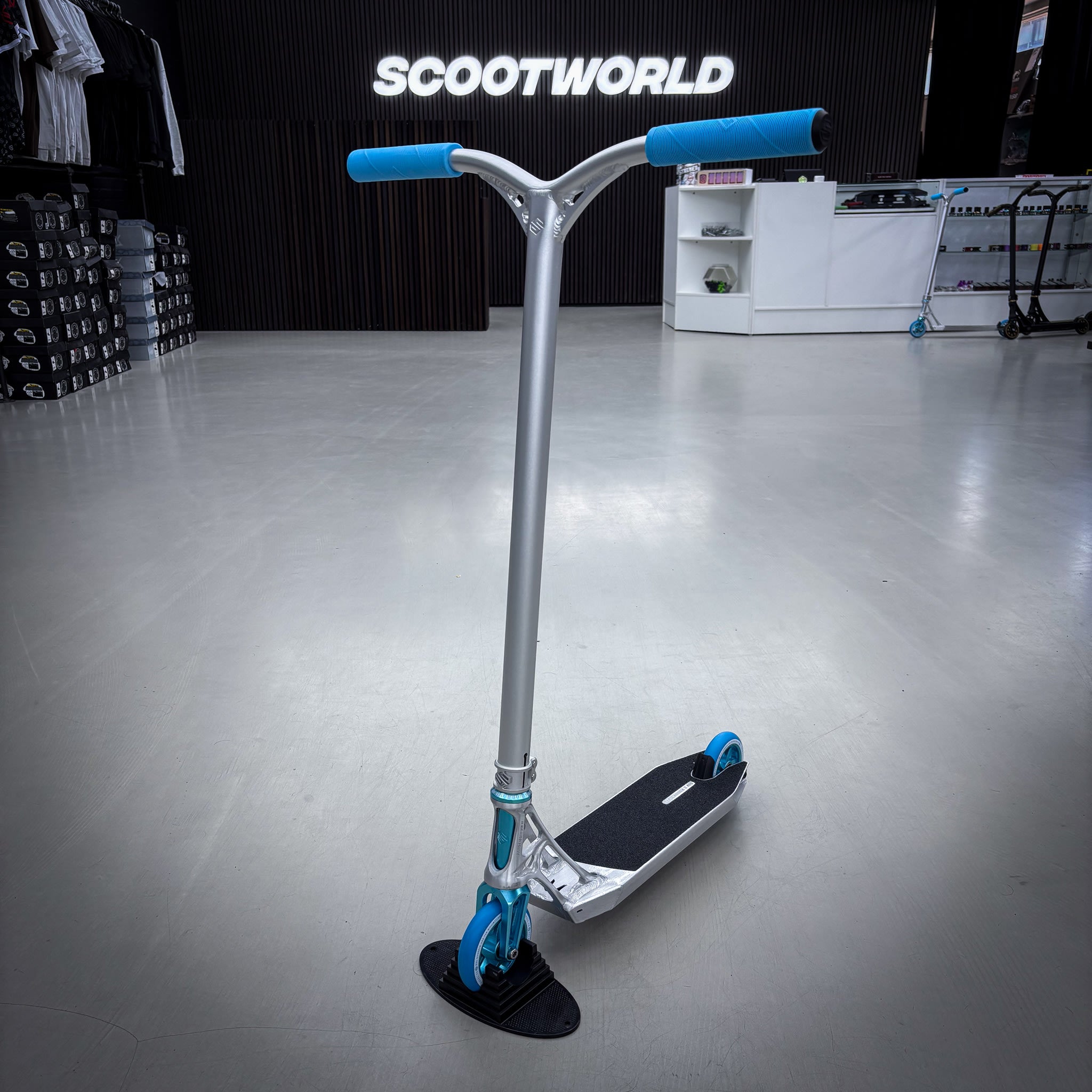 Striker Ethic 460mm Silver Teal Custom Build - Silber/Türkis-ScootWorld.de