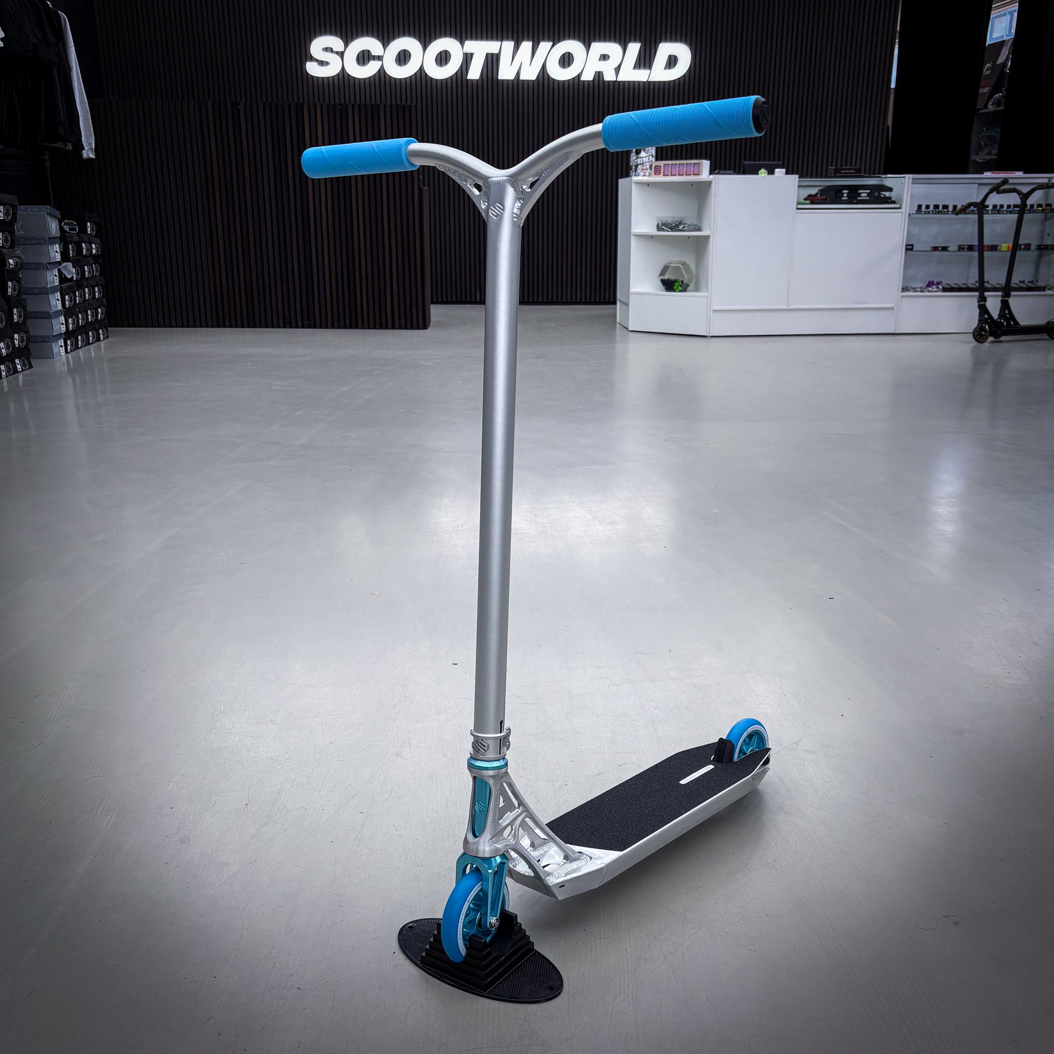 Striker Ethic 500mm Silver Teal Custom Build - Silver/Teal-ScootWorld.de