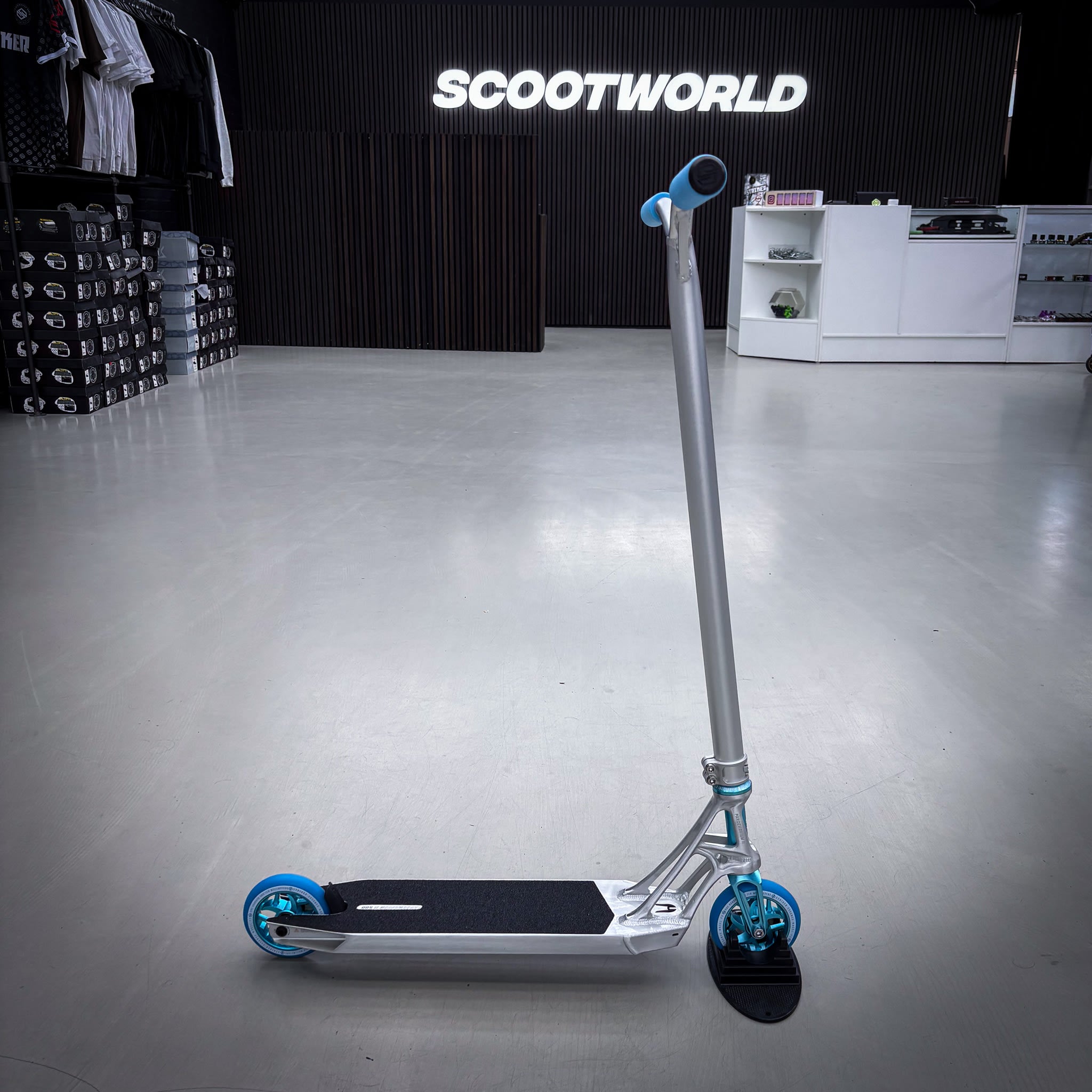 Striker Ethic 500mm Silver Teal Custom Build - Silver/Teal-ScootWorld.de