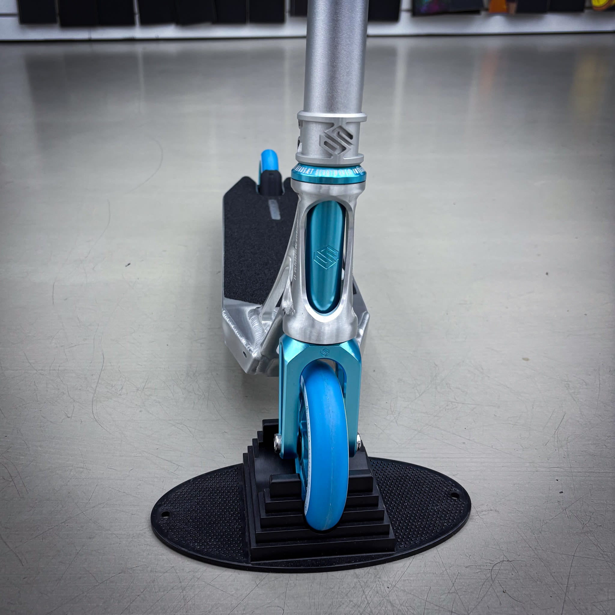 Striker Ethic 500mm Silver Teal Custom Build - Silver/Teal-ScootWorld.de