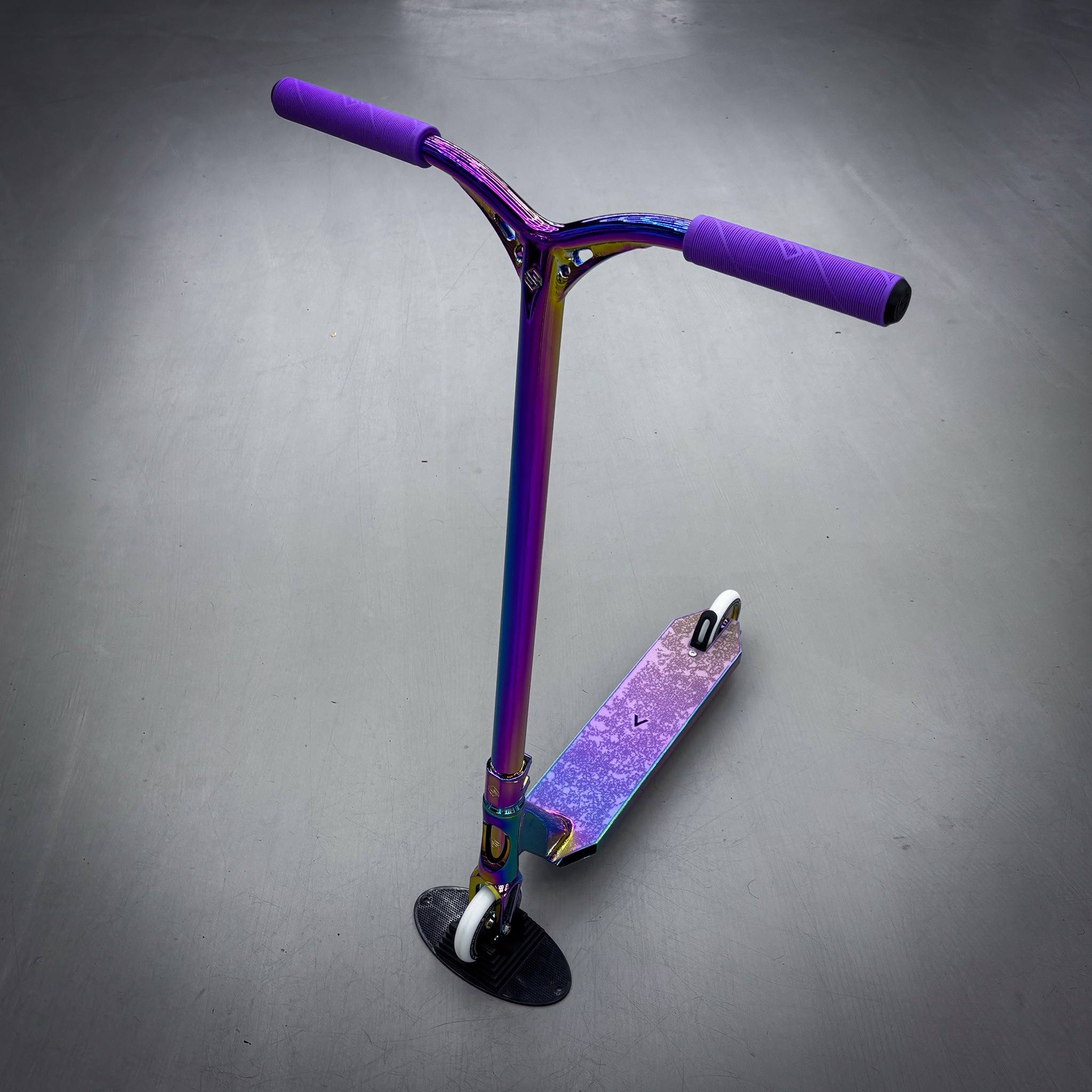 Striker Rainbow Custom Build - Regenbogen-ScootWorld.de