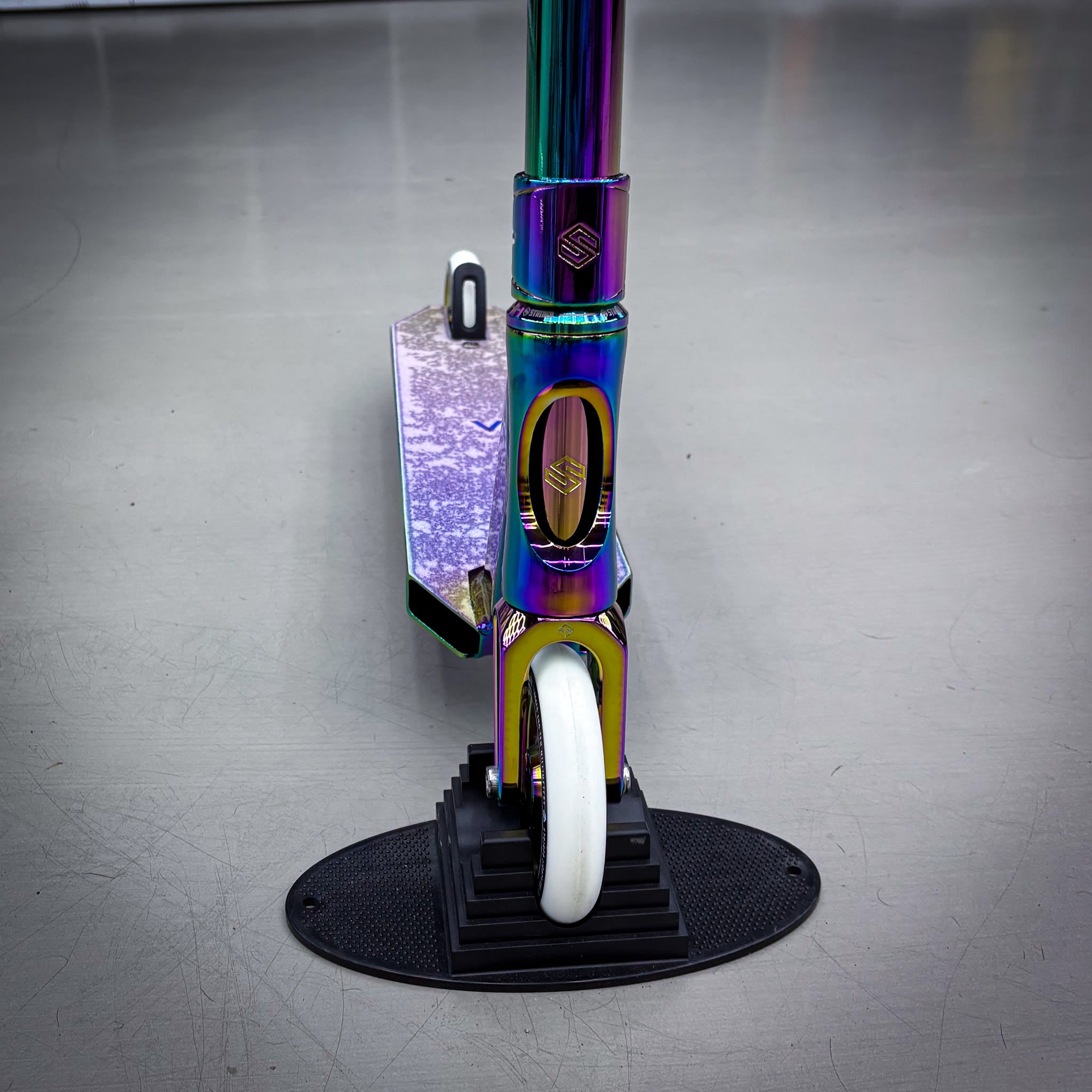 Striker Rainbow Custom Build - Regenbogen-ScootWorld.de