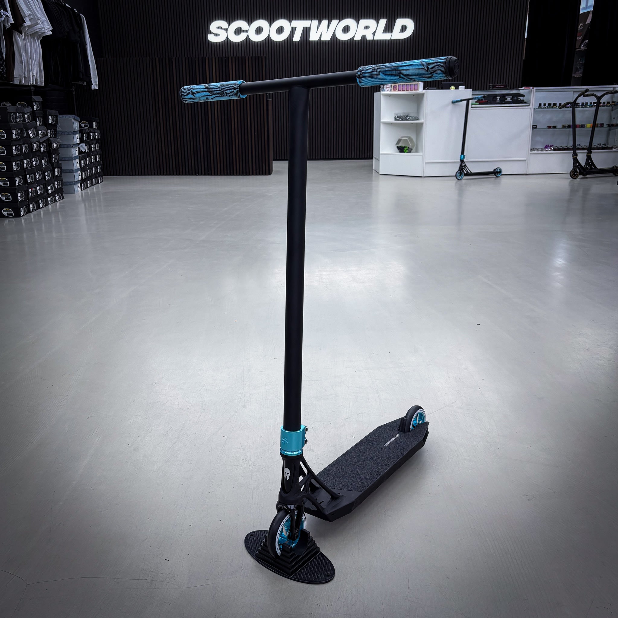 Striker Ethic 500mm Black Teal Custom Build - Schwarz/Türkis-ScootWorld.de