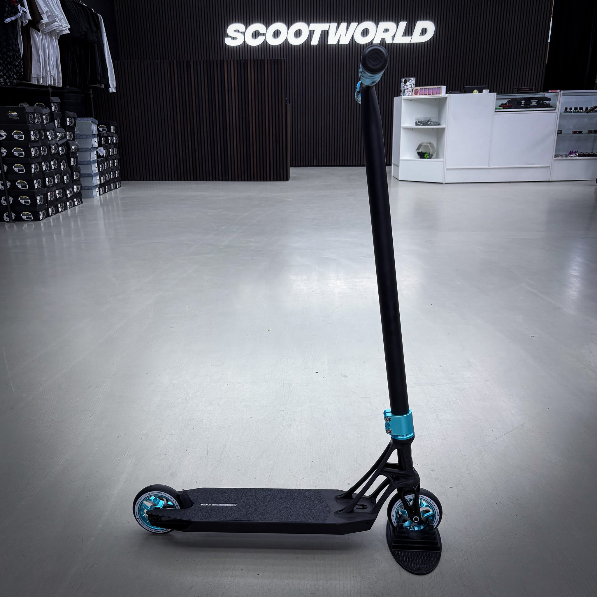 Striker Ethic 460mm Black Teal Custom Build - Schwarz/Türkis-ScootWorld.de