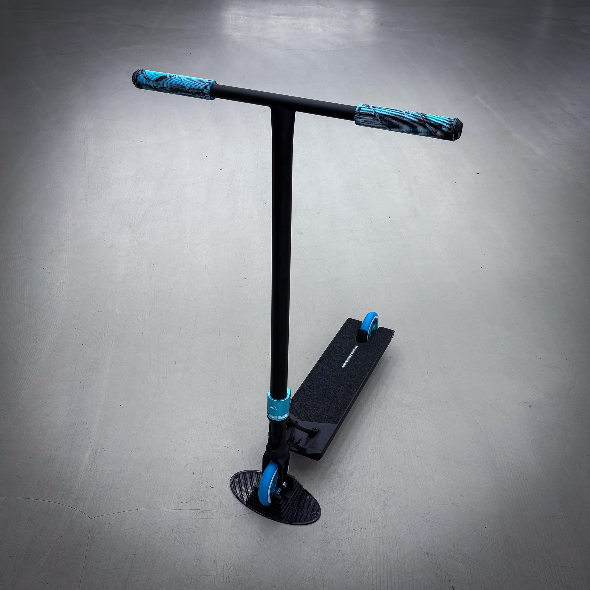 Striker Ethic 500mm BOXED Black Teal Custom Build - Schwarz/Türkis-ScootWorld.de